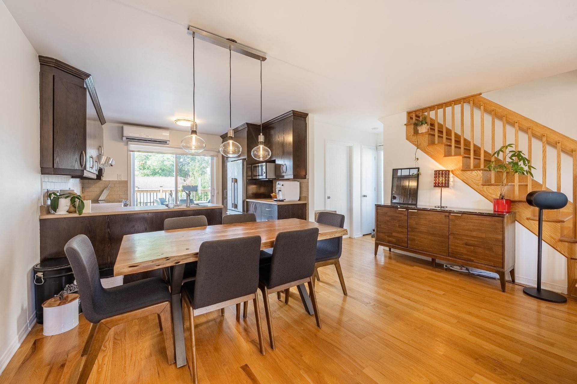 









247


Rue des Cygnes

,
Saint-Amable,




QC
J0L1N0

