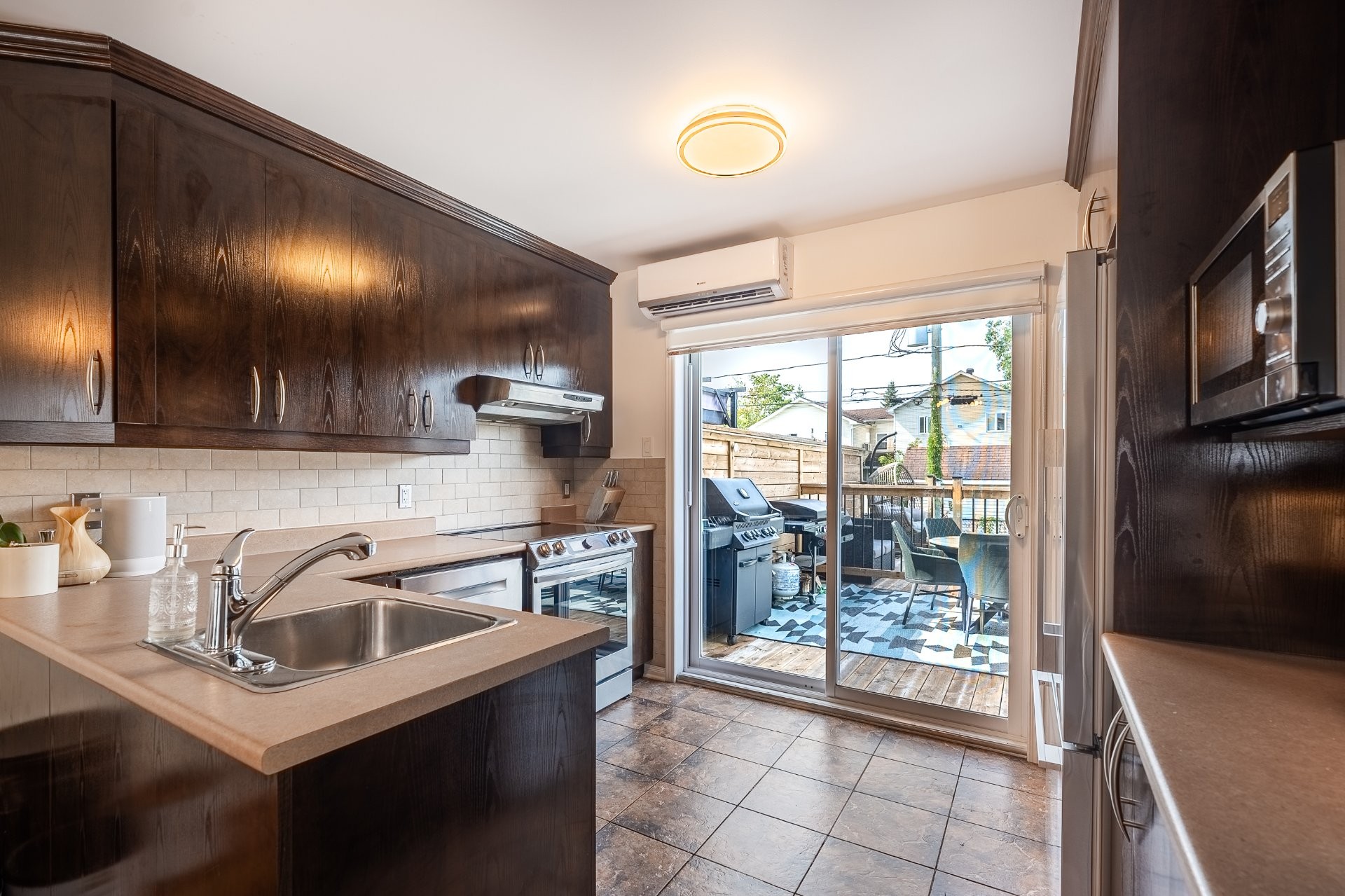 









247


Rue des Cygnes

,
Saint-Amable,




QC
J0L1N0


