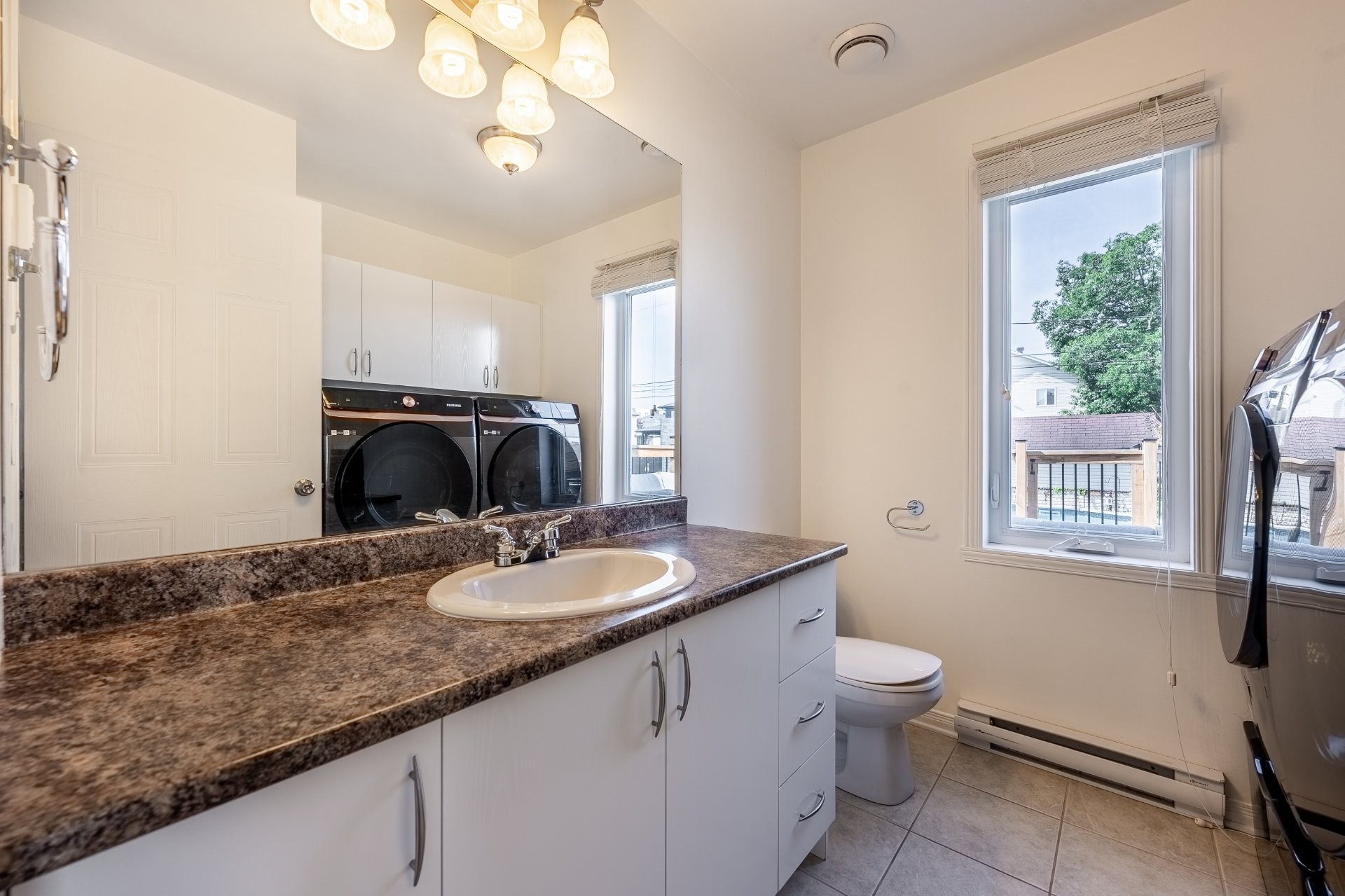 









247


Rue des Cygnes

,
Saint-Amable,




QC
J0L1N0


