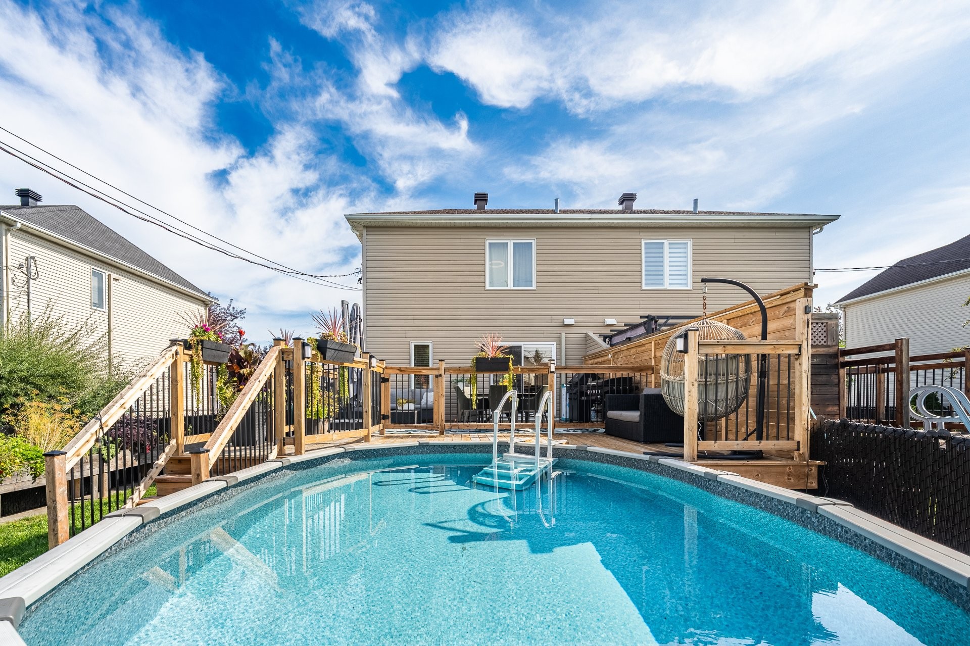 









247


Rue des Cygnes

,
Saint-Amable,




QC
J0L1N0

