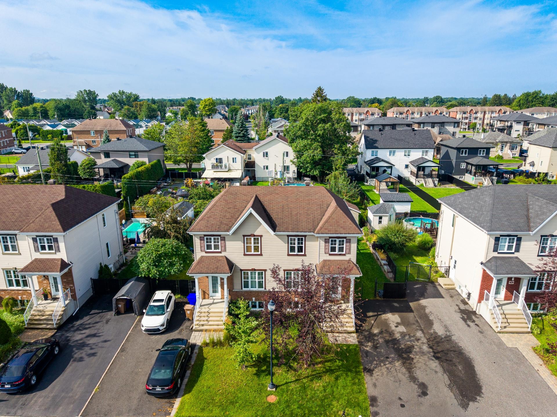 









247


Rue des Cygnes

,
Saint-Amable,




QC
J0L1N0


