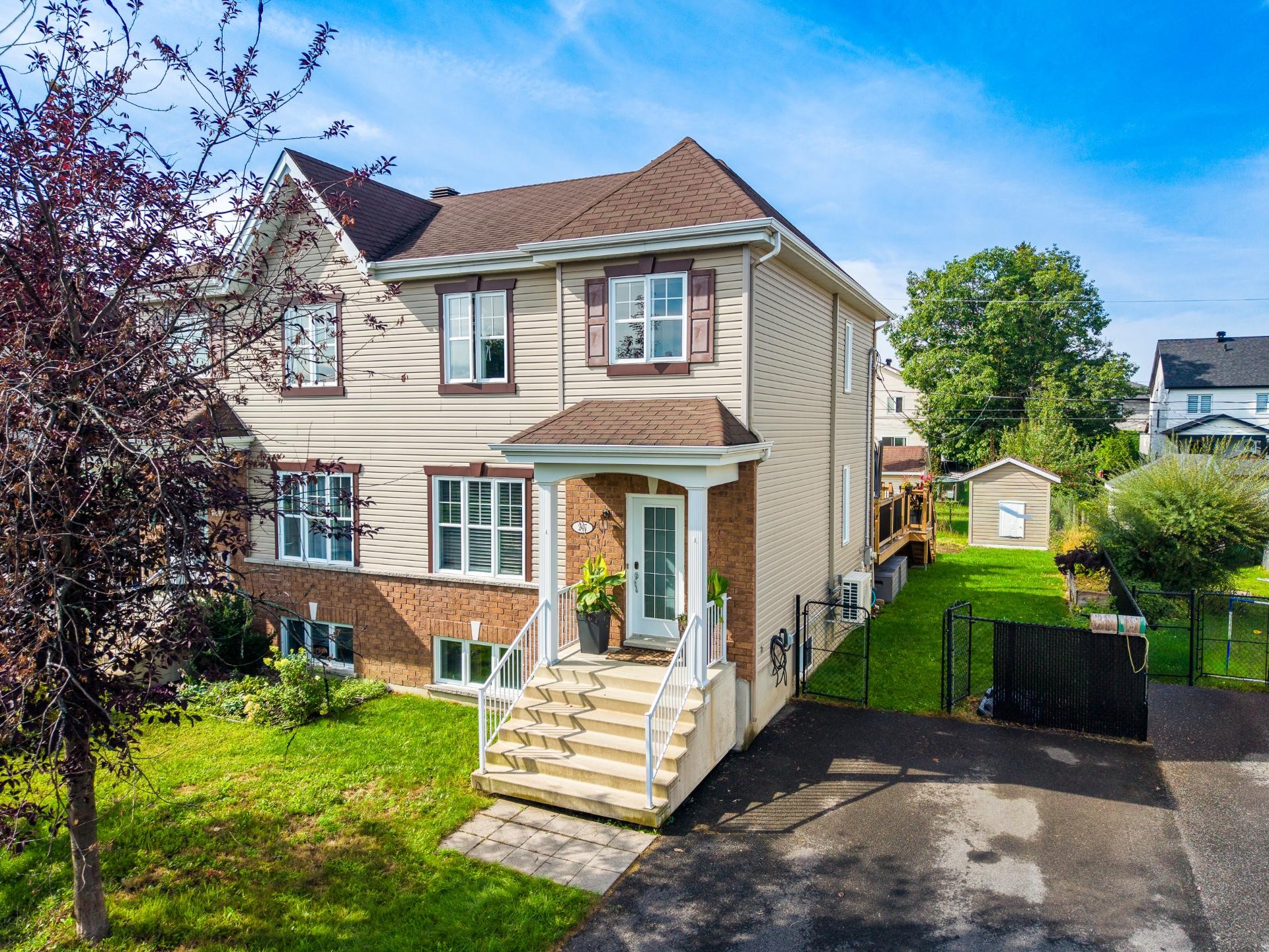 









247


Rue des Cygnes

,
Saint-Amable,




QC
J0L1N0

