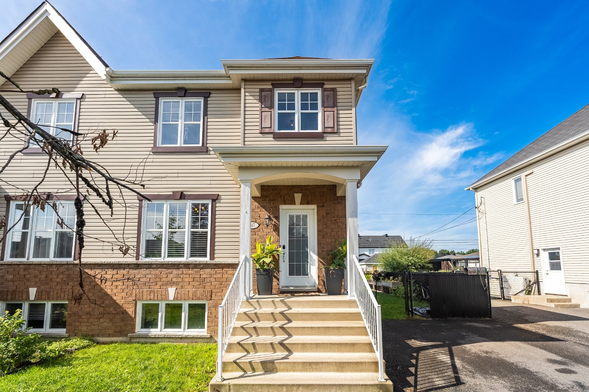 









247


Rue des Cygnes

,
Saint-Amable,




QC
J0L1N0


