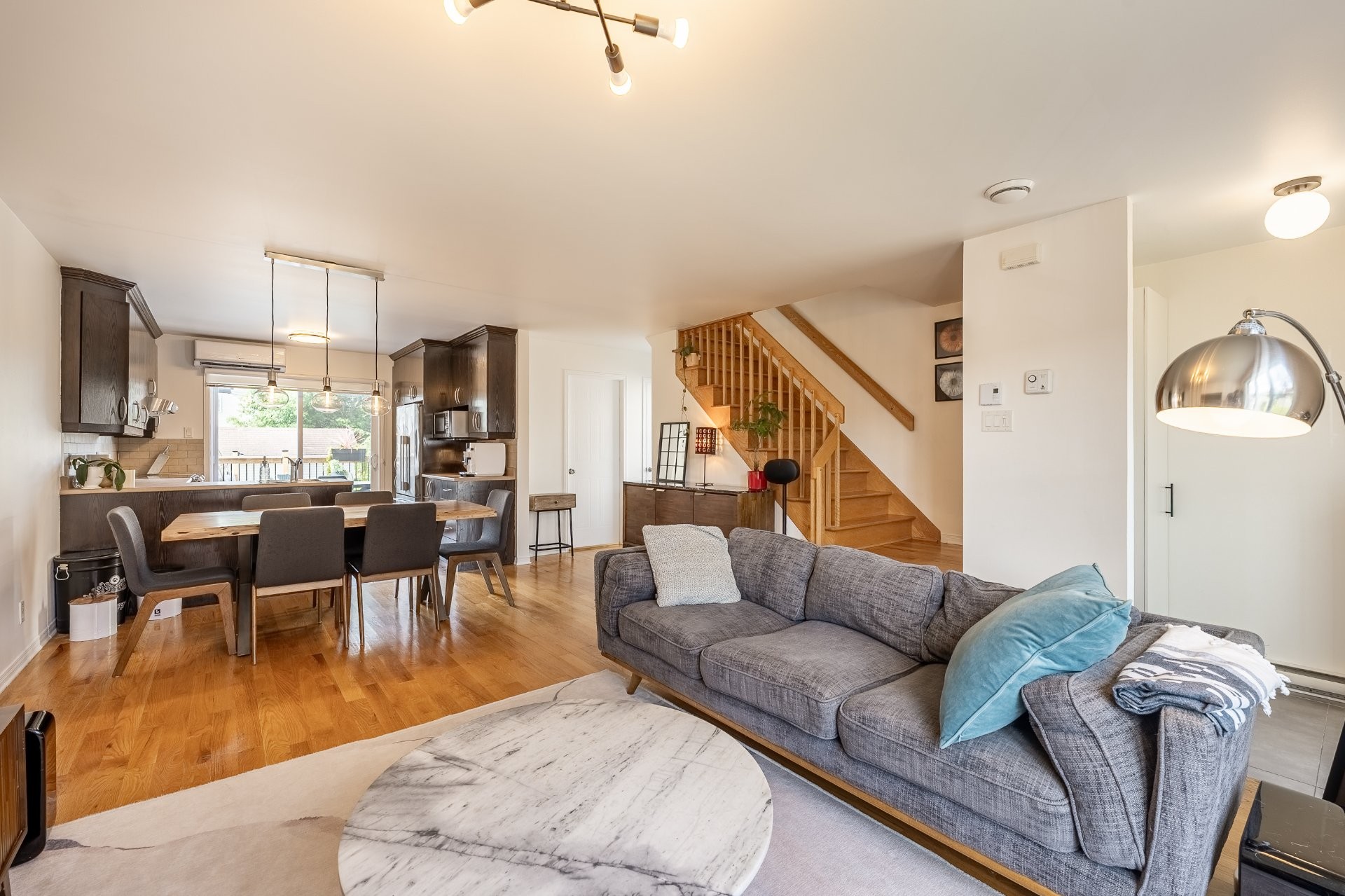 









247


Rue des Cygnes

,
Saint-Amable,




QC
J0L1N0

