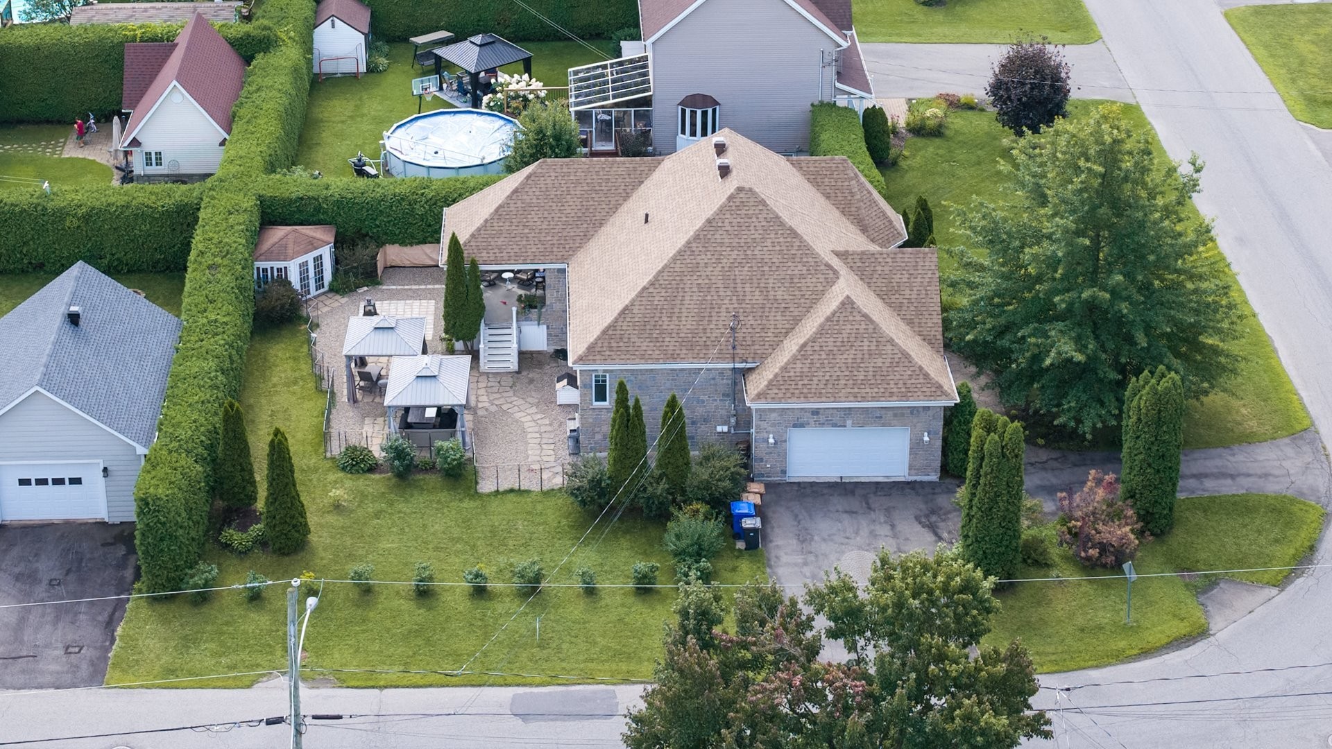 









194


15e Avenue

,
Saint-Zotique,




QC
J0P1Z0

