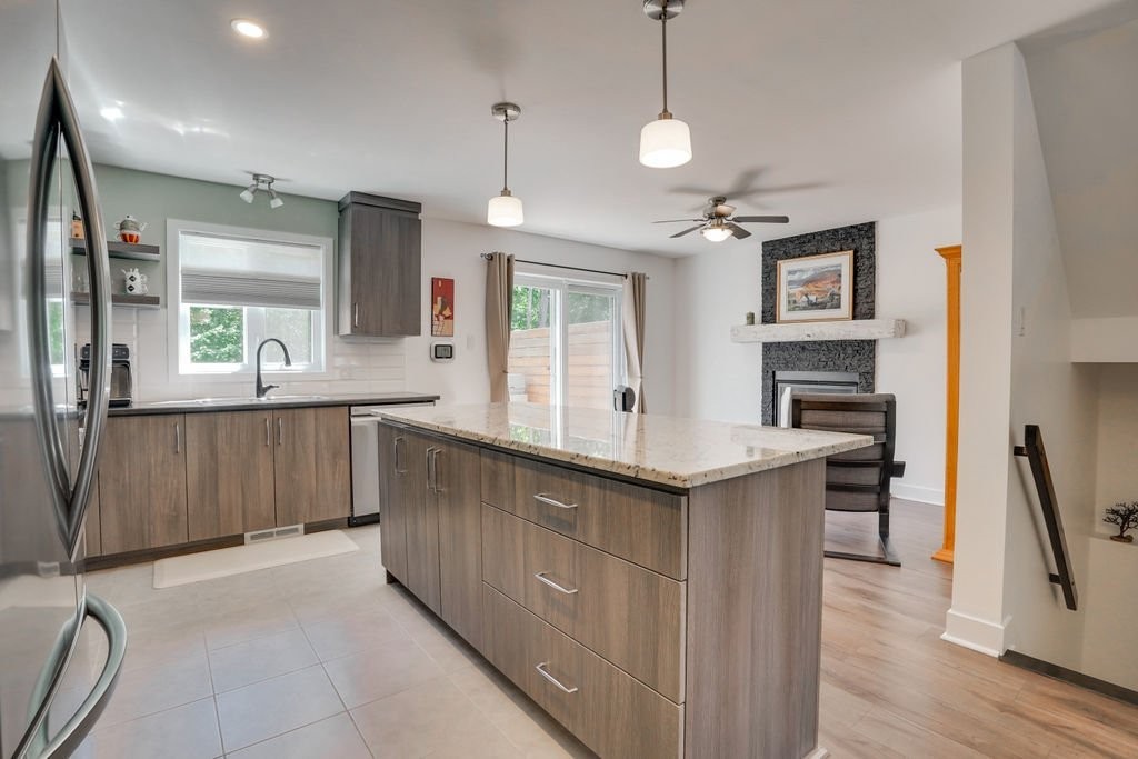 









32


Rue Jacques-Joubert

,
Gatineau (Buckingham),




QC
J8L0Y5

