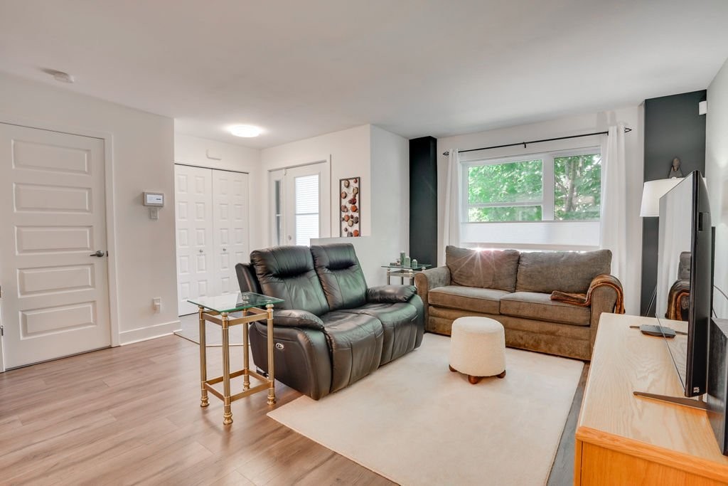 









32


Rue Jacques-Joubert

,
Gatineau (Buckingham),




QC
J8L0Y5

