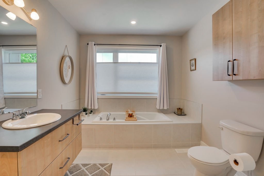 









32


Rue Jacques-Joubert

,
Gatineau (Buckingham),




QC
J8L0Y5

