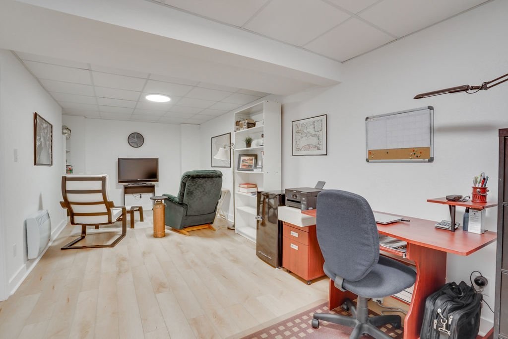 









32


Rue Jacques-Joubert

,
Gatineau (Buckingham),




QC
J8L0Y5

