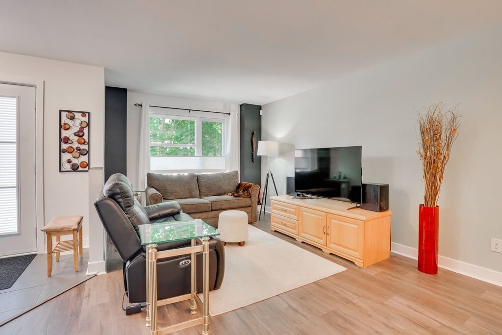 









32


Rue Jacques-Joubert

,
Gatineau (Buckingham),




QC
J8L0Y5

