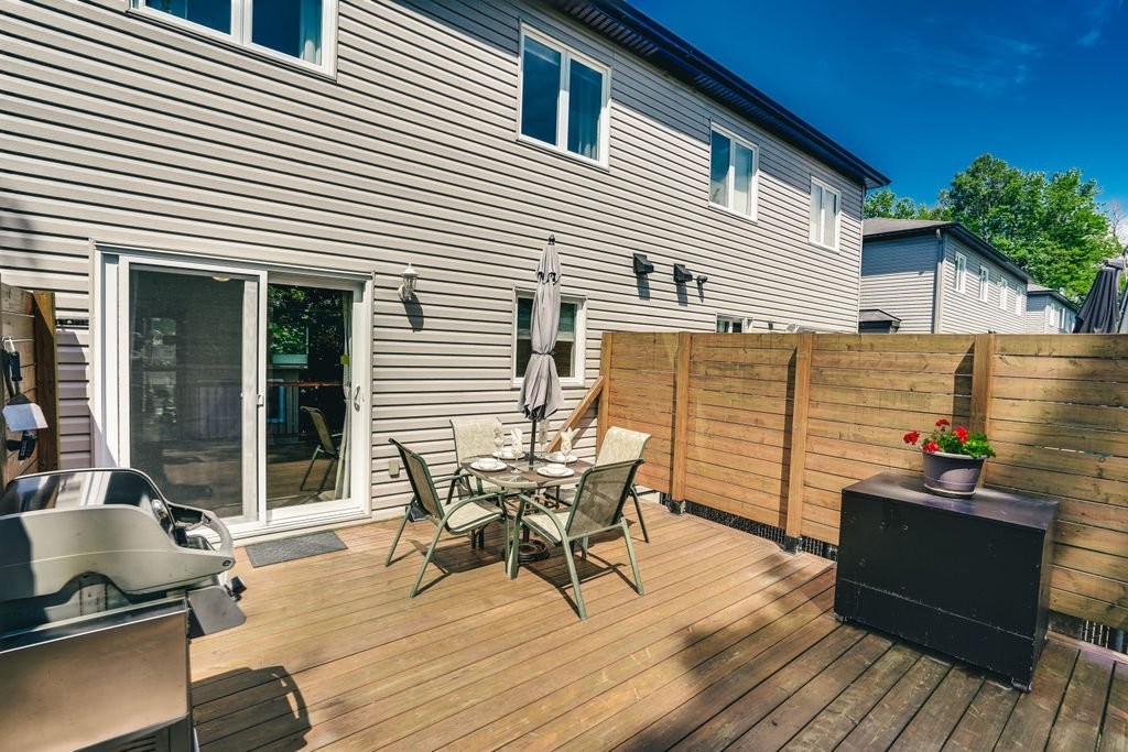 









32


Rue Jacques-Joubert

,
Gatineau (Buckingham),




QC
J8L0Y5

