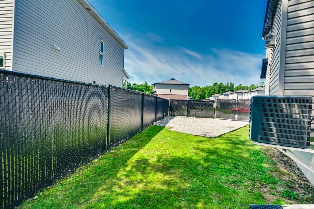 









32


Rue Jacques-Joubert

,
Gatineau (Buckingham),




QC
J8L0Y5

