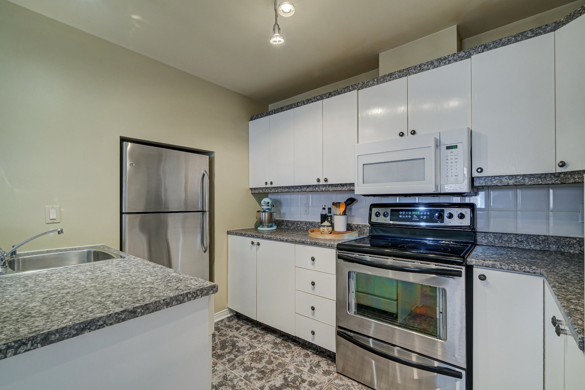 









1903


Rue De Chambly

, 105,
Saint-Bruno-de-Montarville,




QC
J3V6H2

