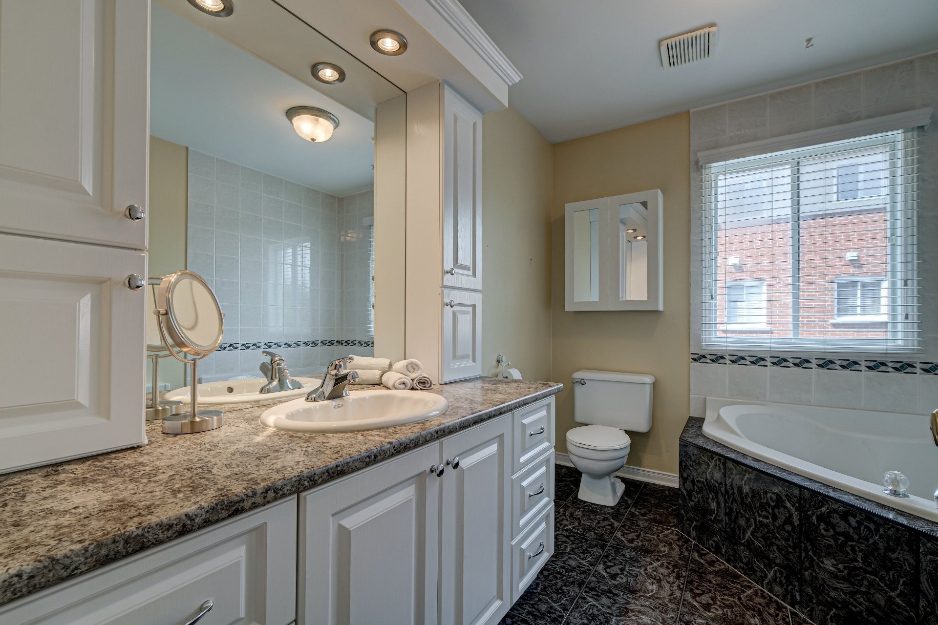 









1903


Rue De Chambly

, 105,
Saint-Bruno-de-Montarville,




QC
J3V6H2

