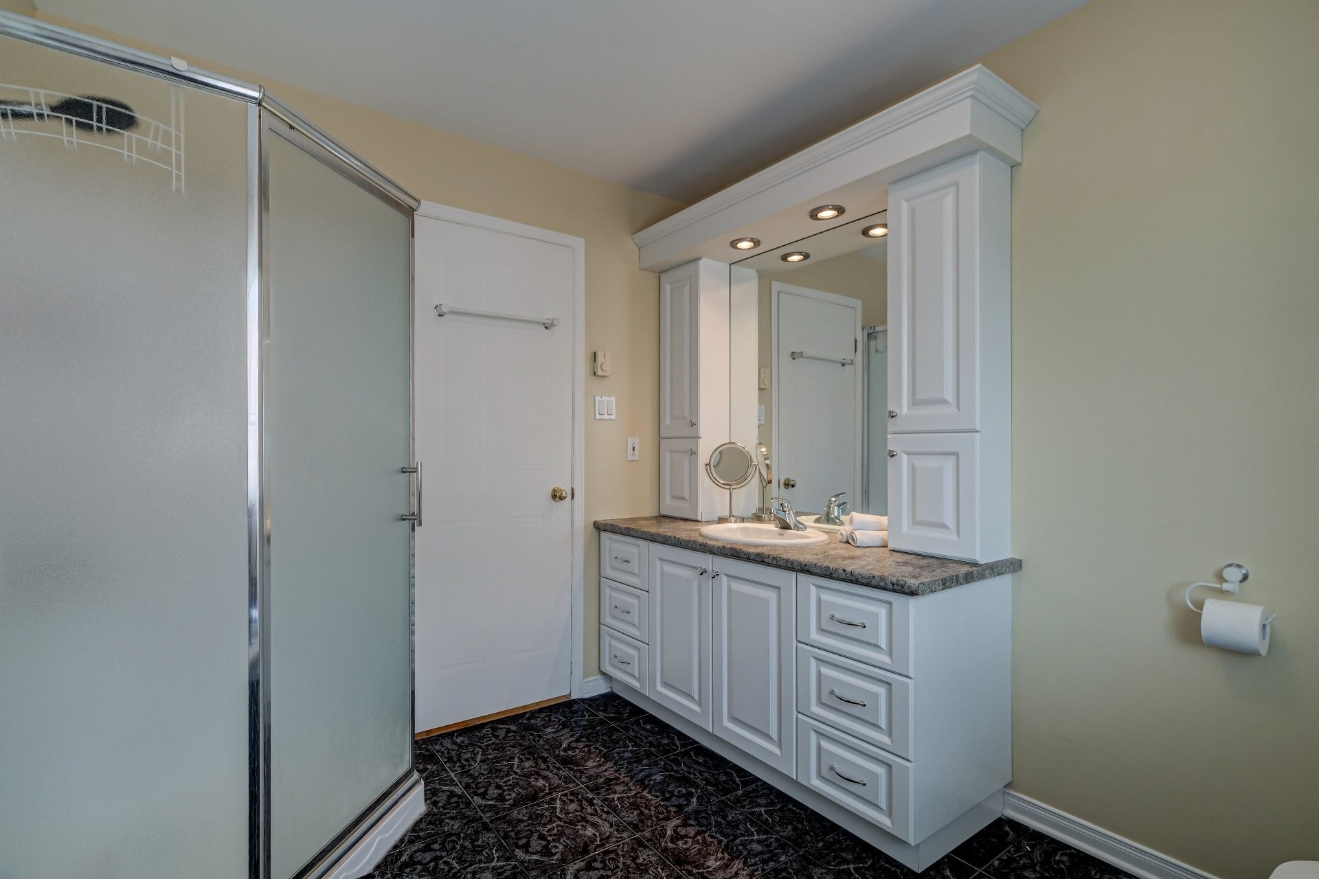 









1903


Rue De Chambly

, 105,
Saint-Bruno-de-Montarville,




QC
J3V6H2

