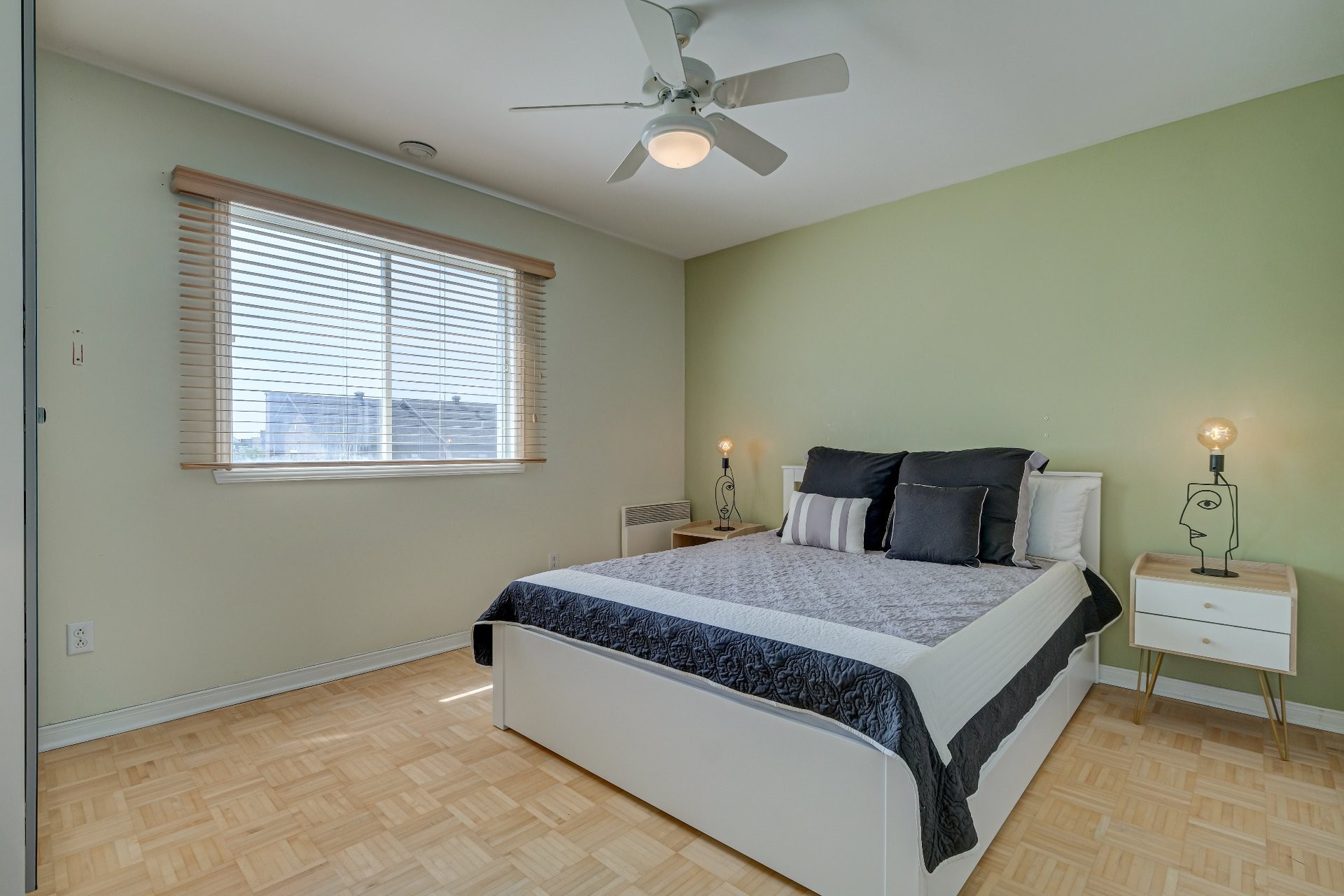 









1903


Rue De Chambly

, 105,
Saint-Bruno-de-Montarville,




QC
J3V6H2

