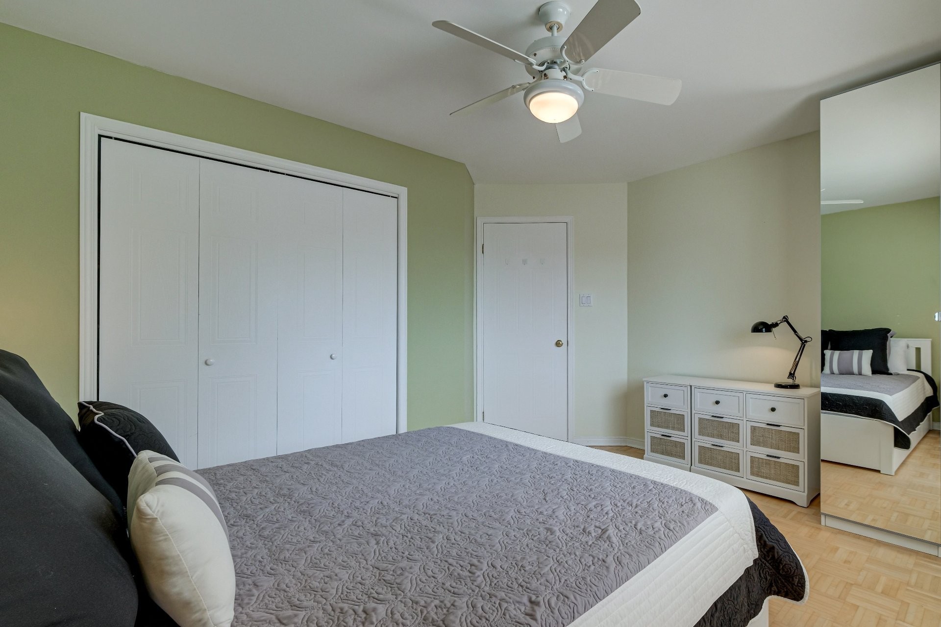 









1903


Rue De Chambly

, 105,
Saint-Bruno-de-Montarville,




QC
J3V6H2

