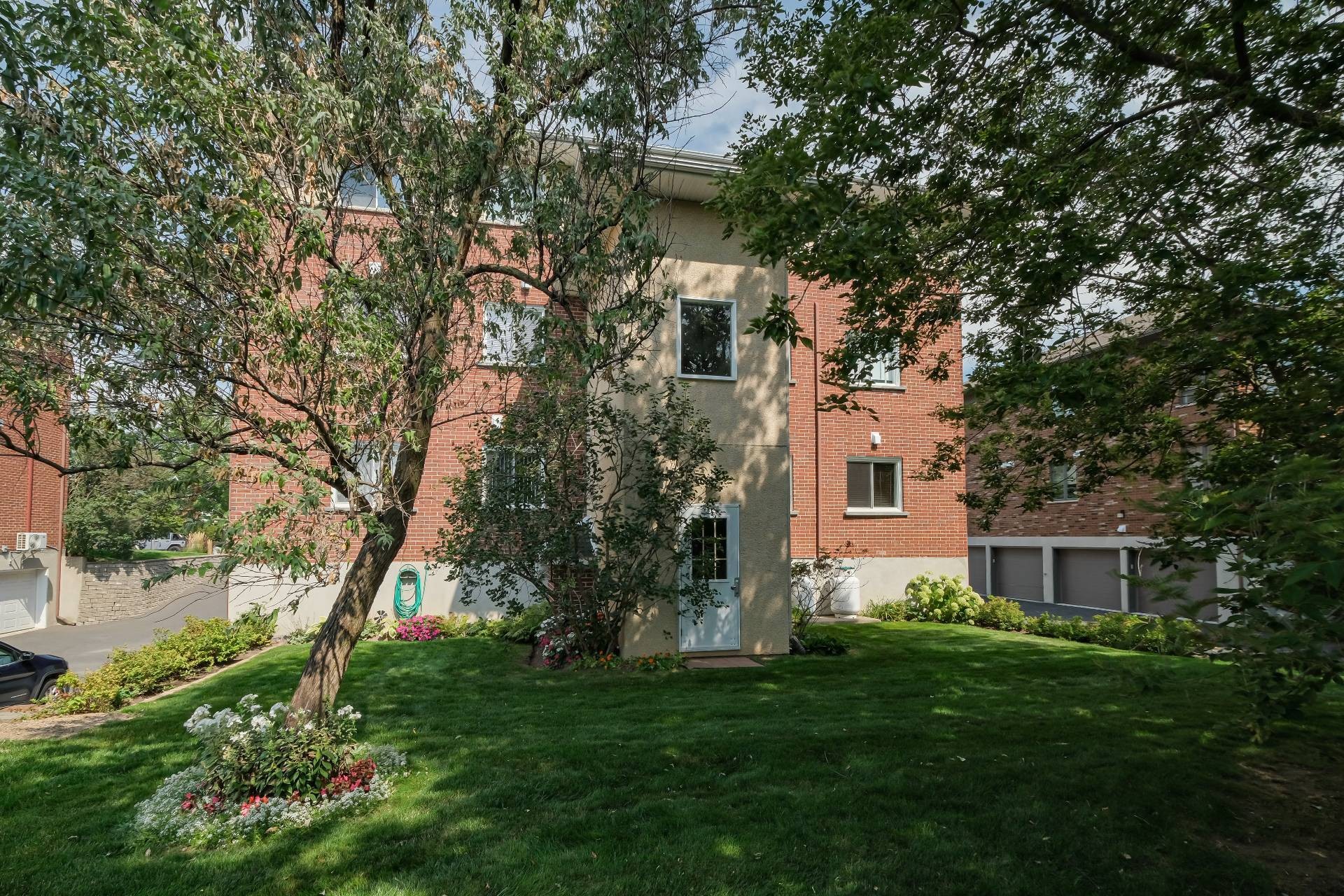 









1903


Rue De Chambly

, 105,
Saint-Bruno-de-Montarville,




QC
J3V6H2

