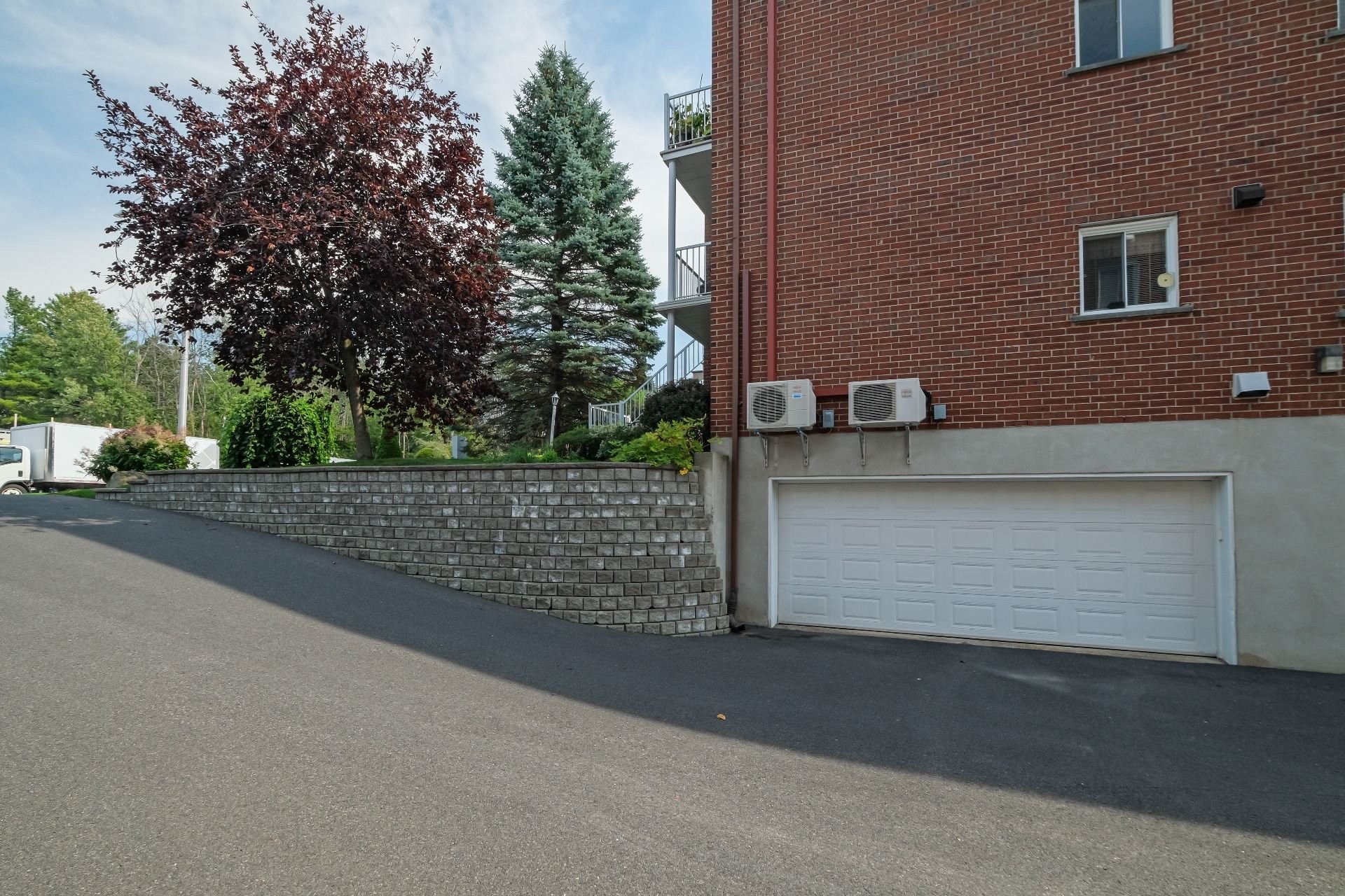 









1903


Rue De Chambly

, 105,
Saint-Bruno-de-Montarville,




QC
J3V6H2

