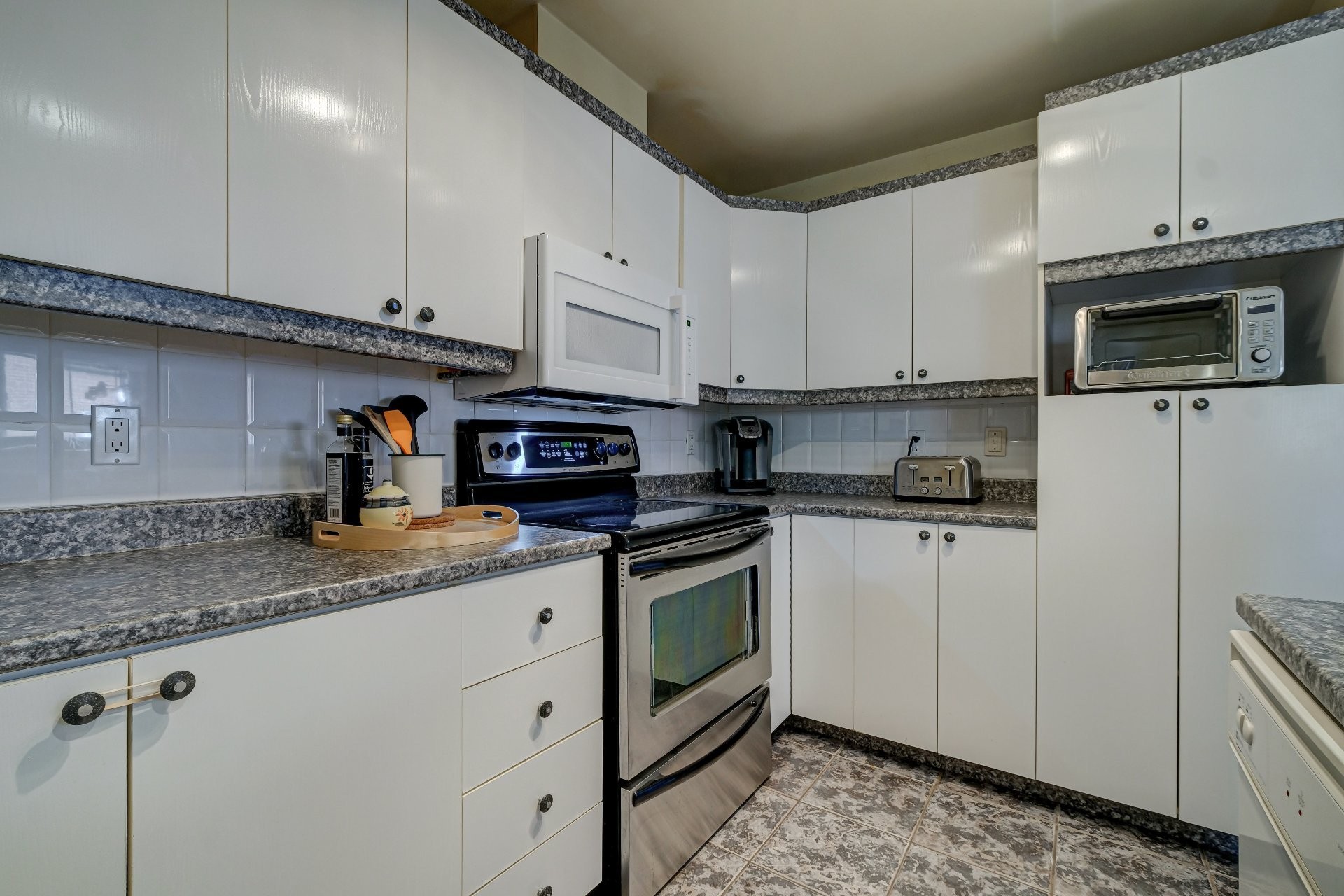 









1903


Rue De Chambly

, 105,
Saint-Bruno-de-Montarville,




QC
J3V6H2


