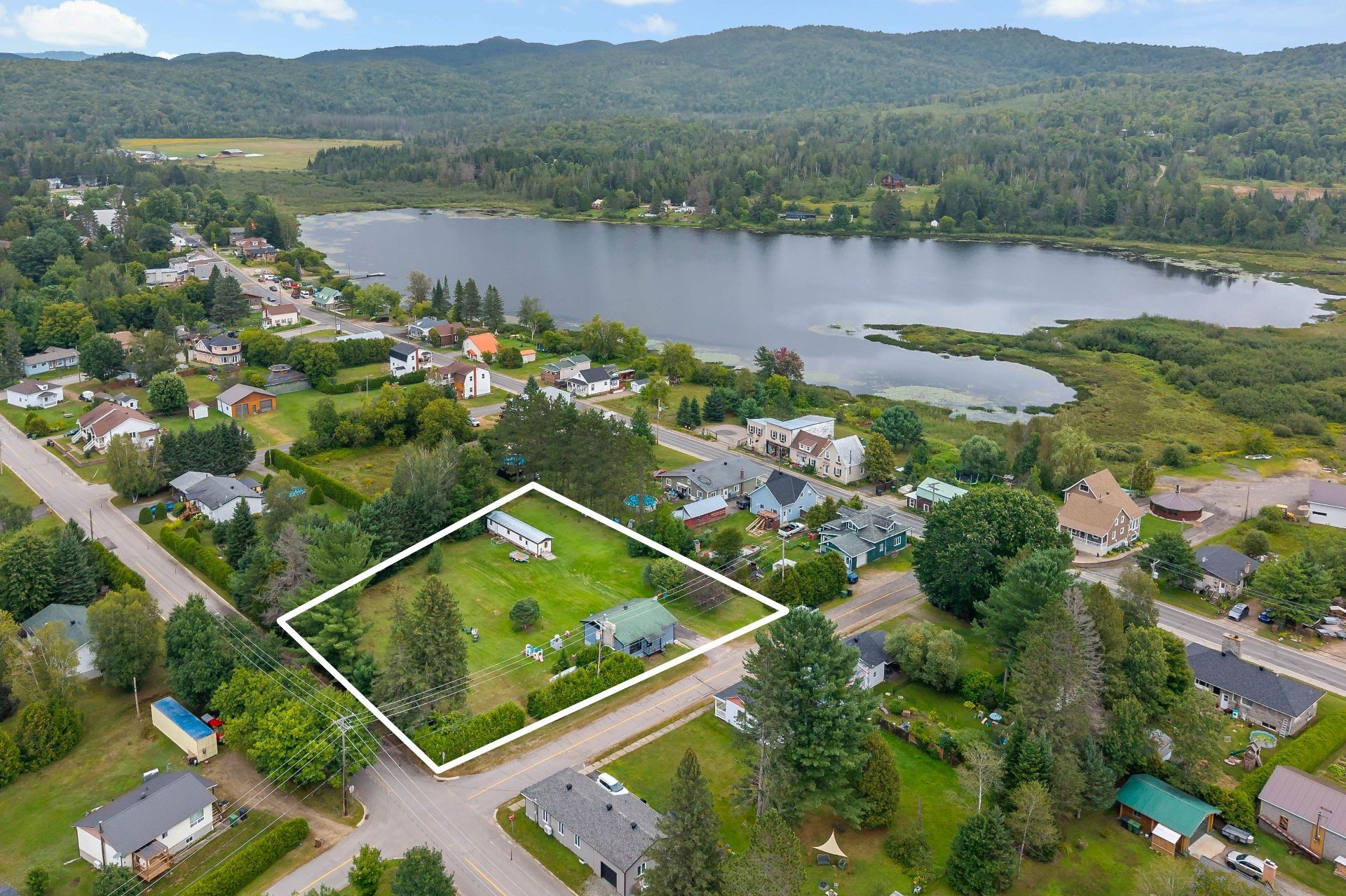 









110


Rue Brosseau

,
Amherst,




QC
J0T2L0

