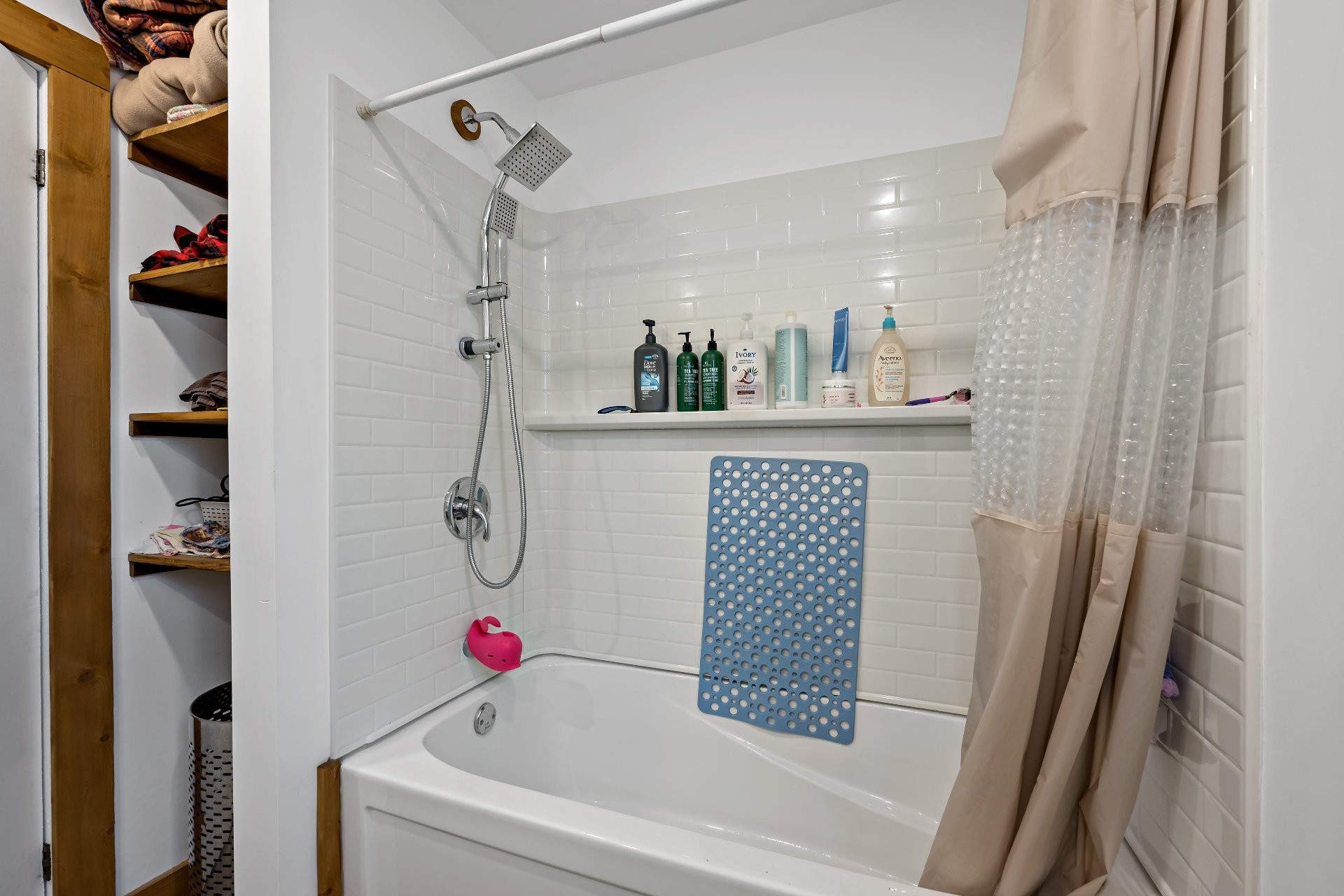 









110


Rue Brosseau

,
Amherst,




QC
J0T2L0

