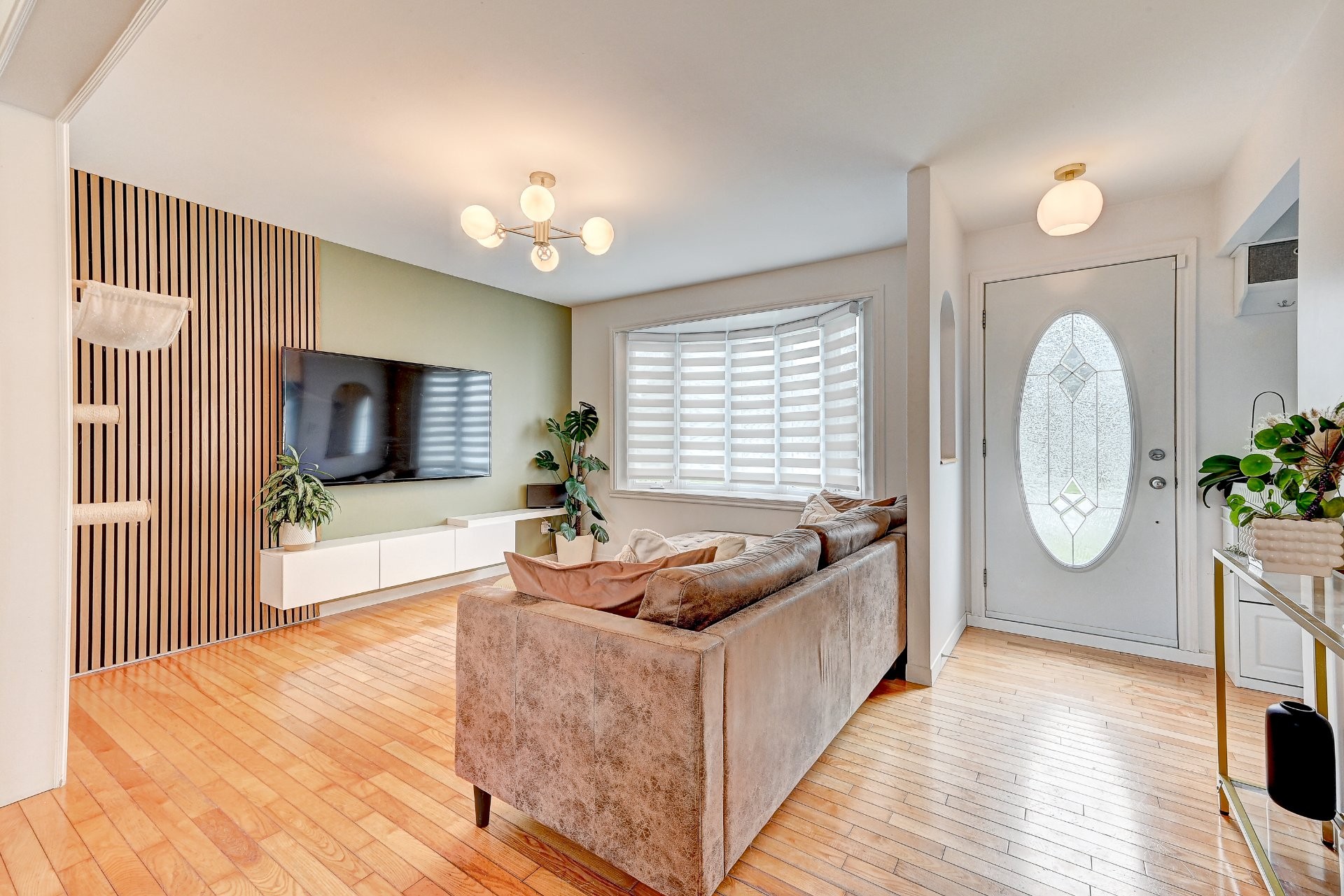 









4530


Rue Donat

,
Longueuil (Saint-Hubert),




QC
J3Y2L7

