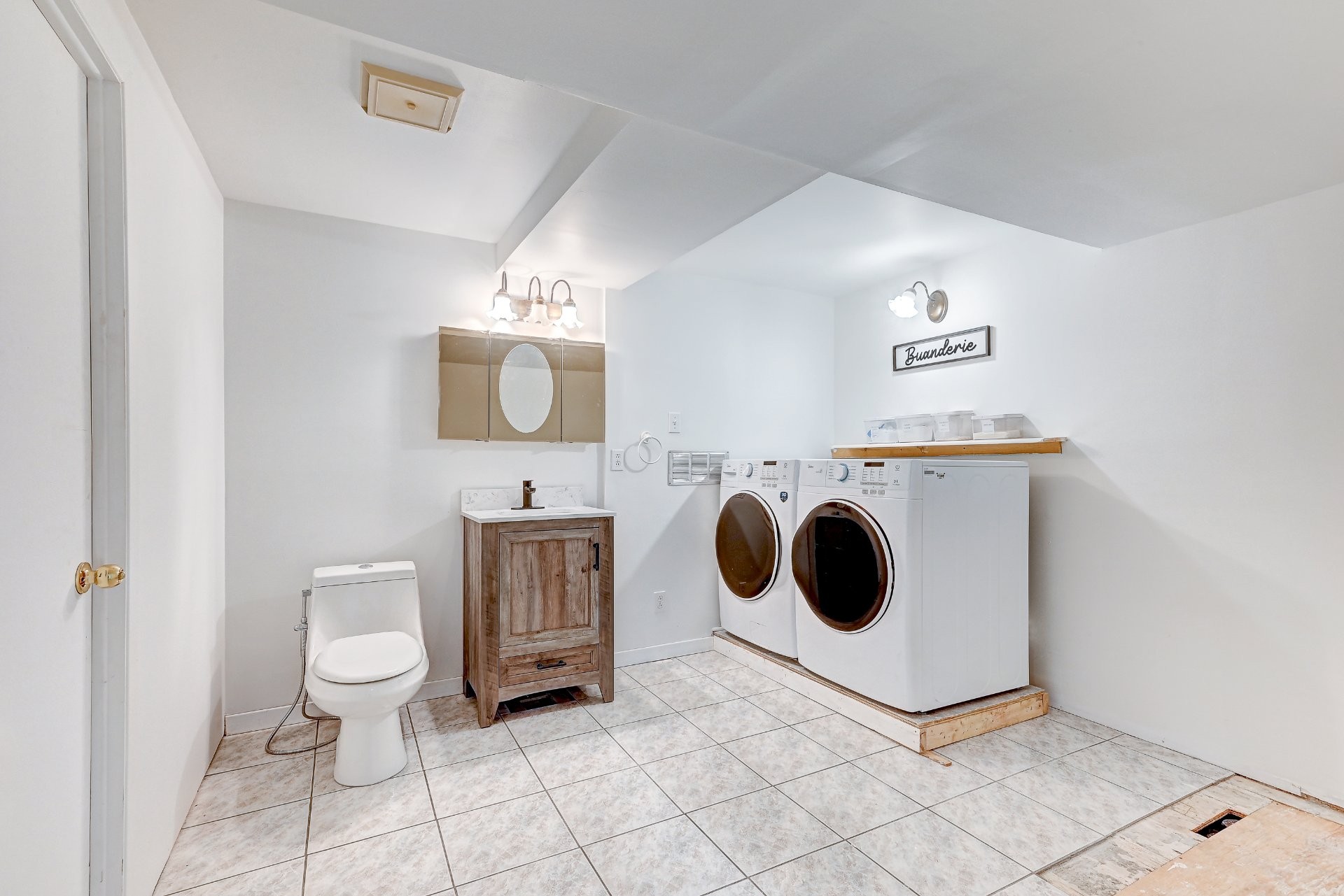 









4530


Rue Donat

,
Longueuil (Saint-Hubert),




QC
J3Y2L7

