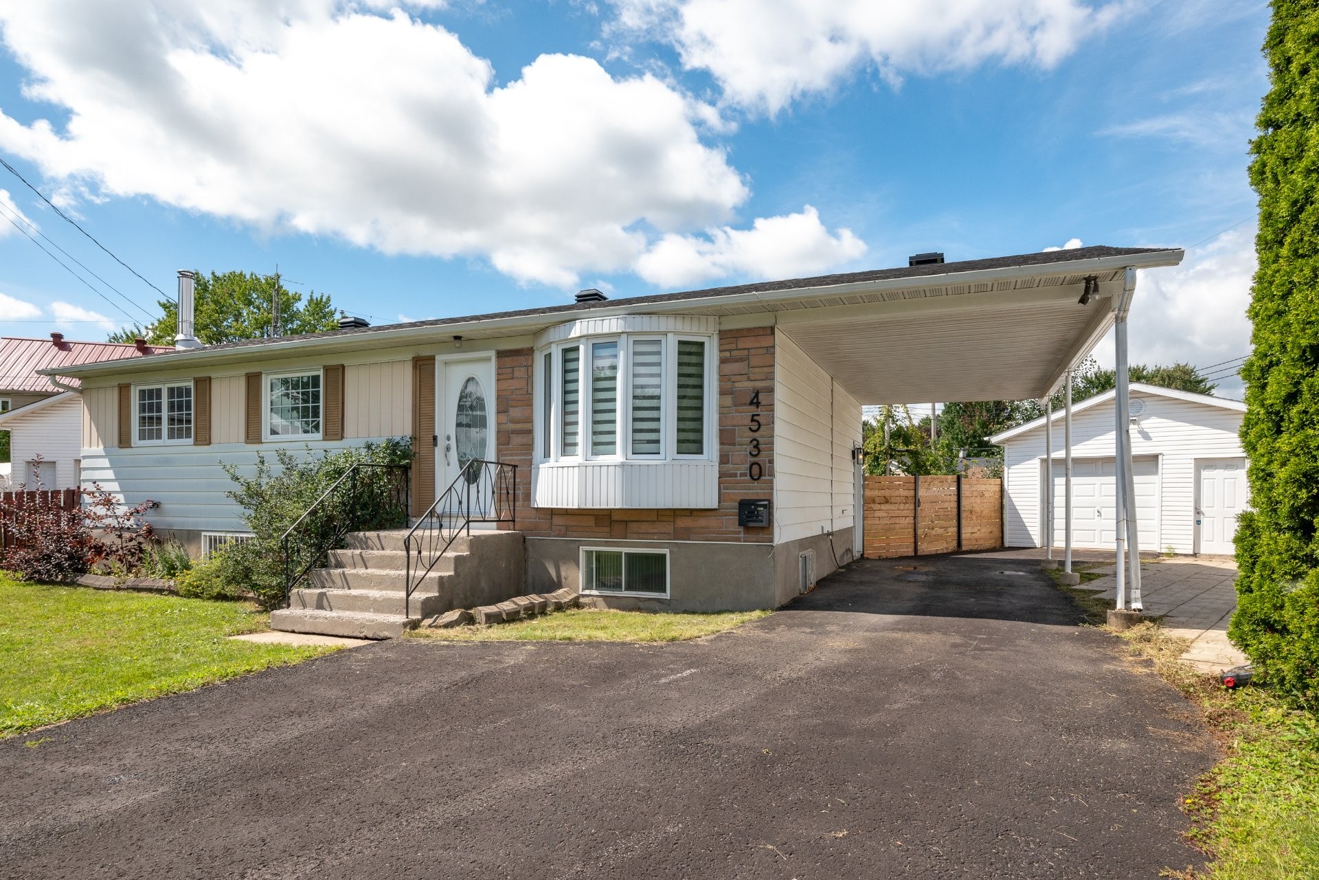 









4530


Rue Donat

,
Longueuil (Saint-Hubert),




QC
J3Y2L7

