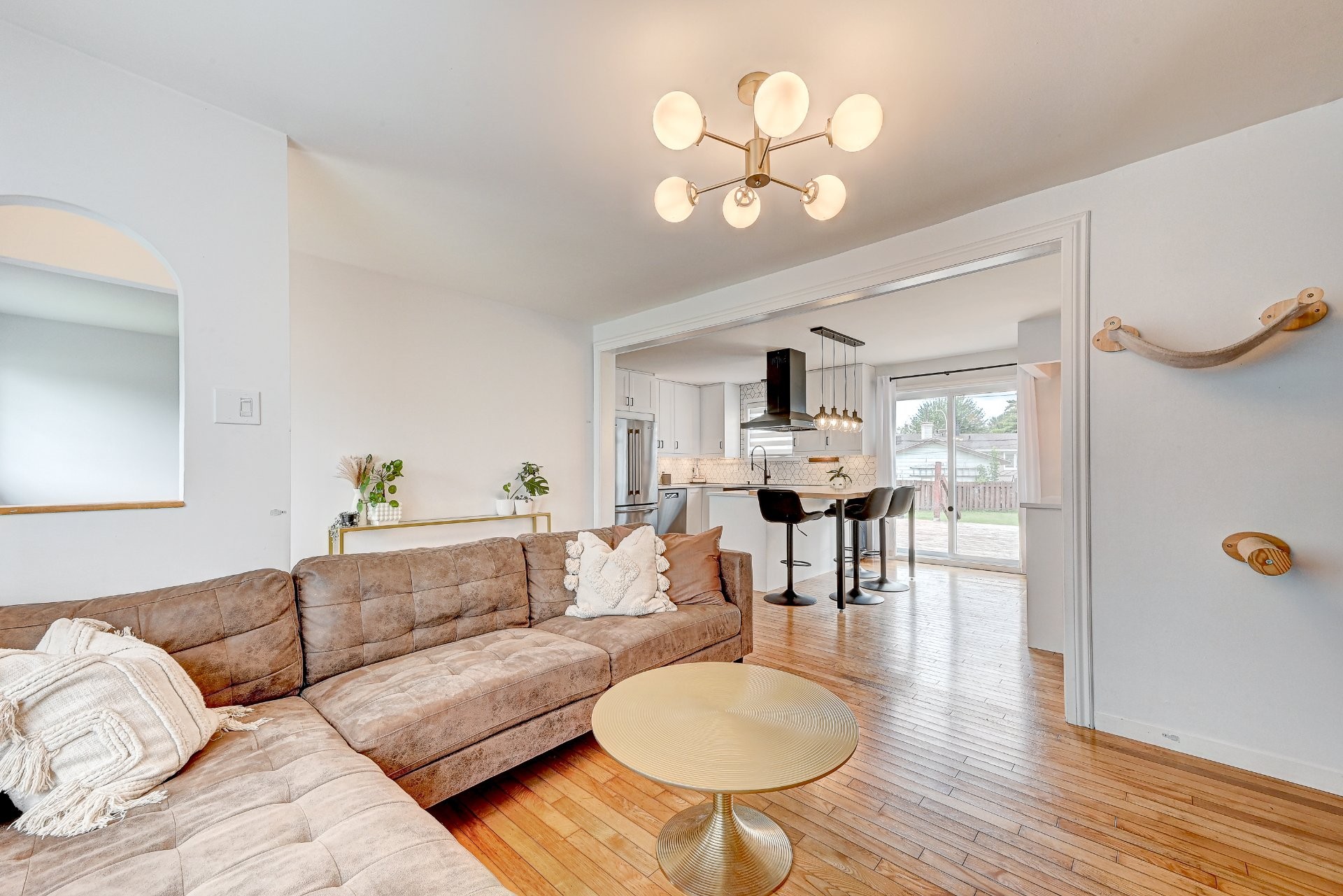 









4530


Rue Donat

,
Longueuil (Saint-Hubert),




QC
J3Y2L7

