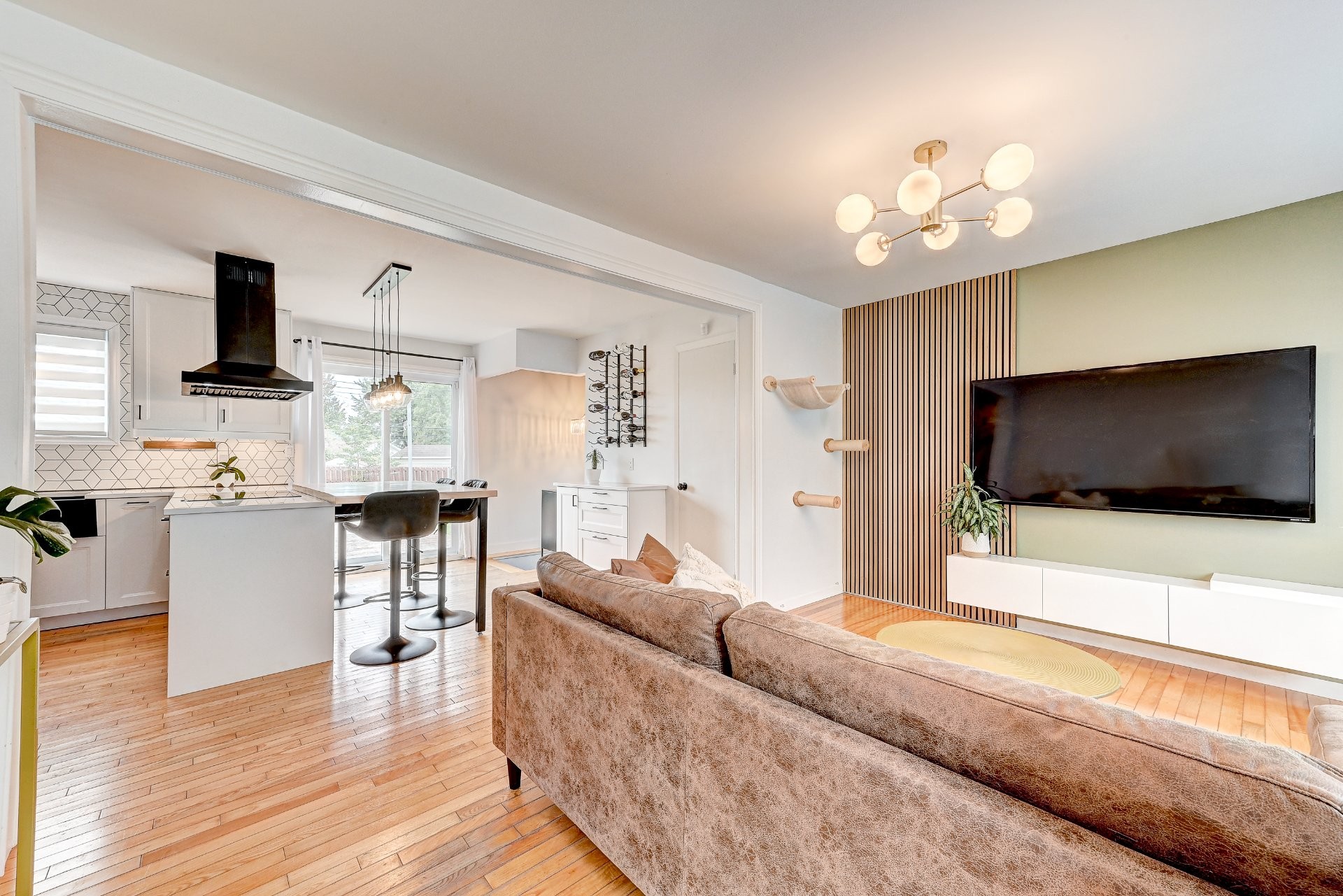 









4530


Rue Donat

,
Longueuil (Saint-Hubert),




QC
J3Y2L7

