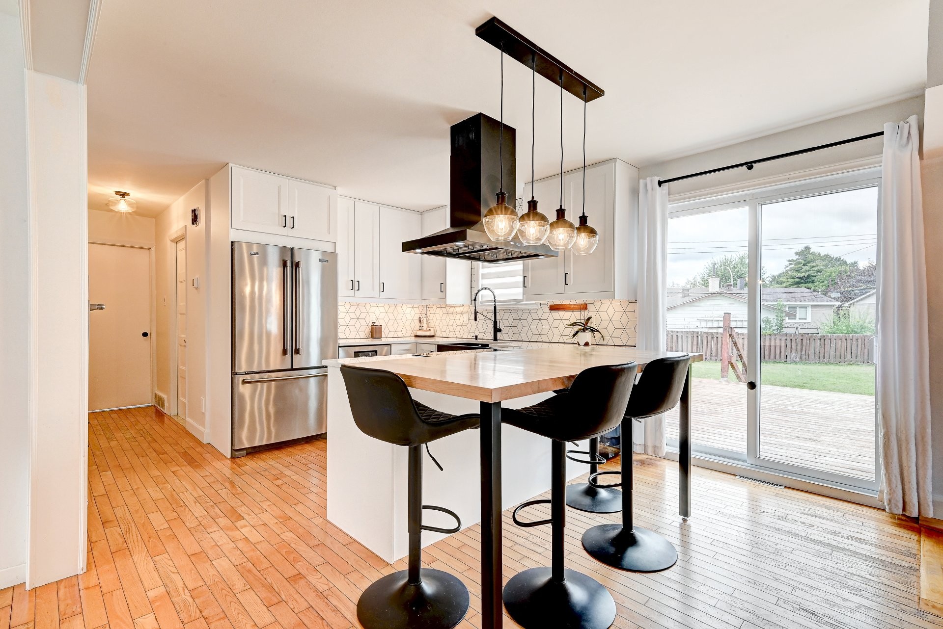 









4530


Rue Donat

,
Longueuil (Saint-Hubert),




QC
J3Y2L7

