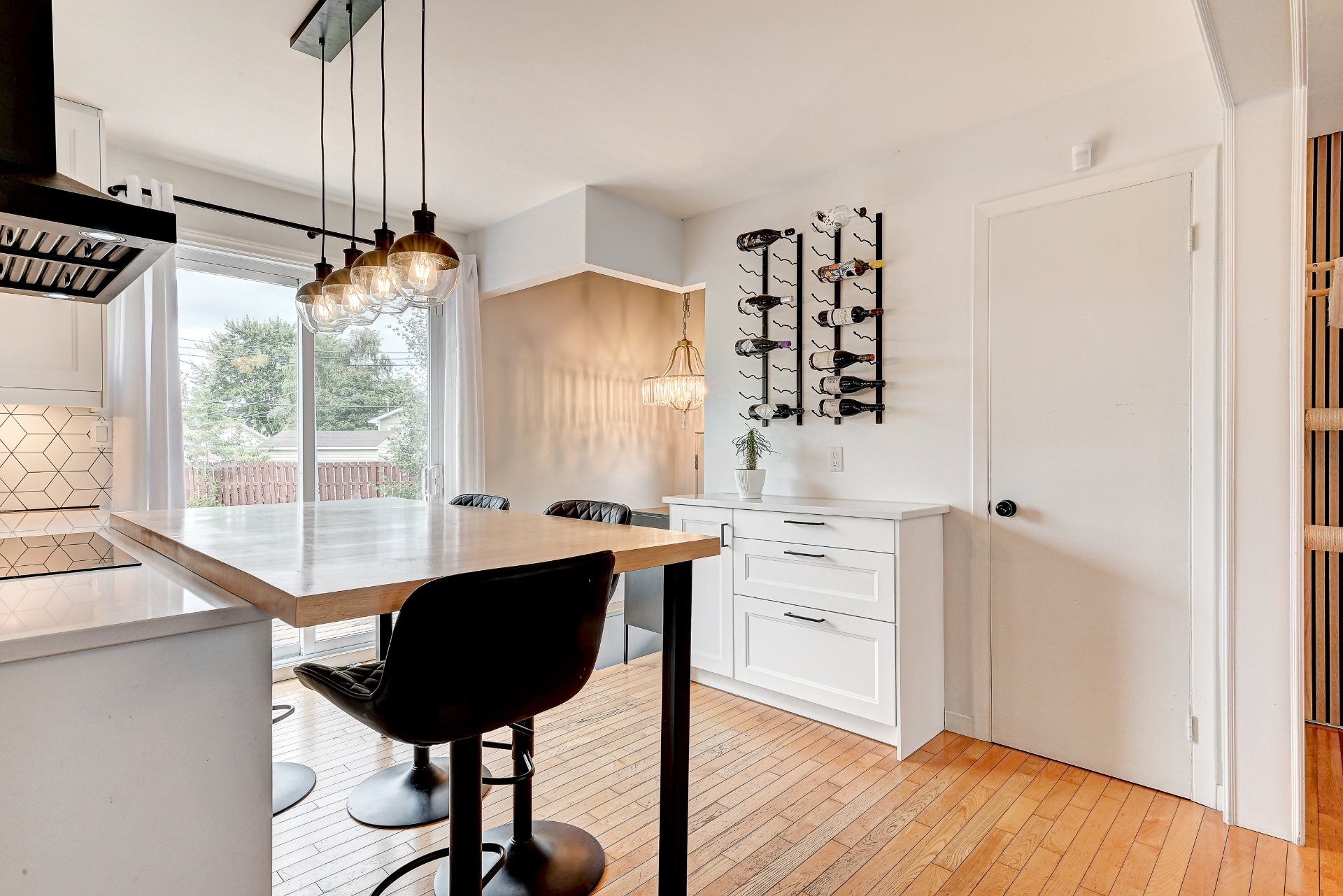 









4530


Rue Donat

,
Longueuil (Saint-Hubert),




QC
J3Y2L7

