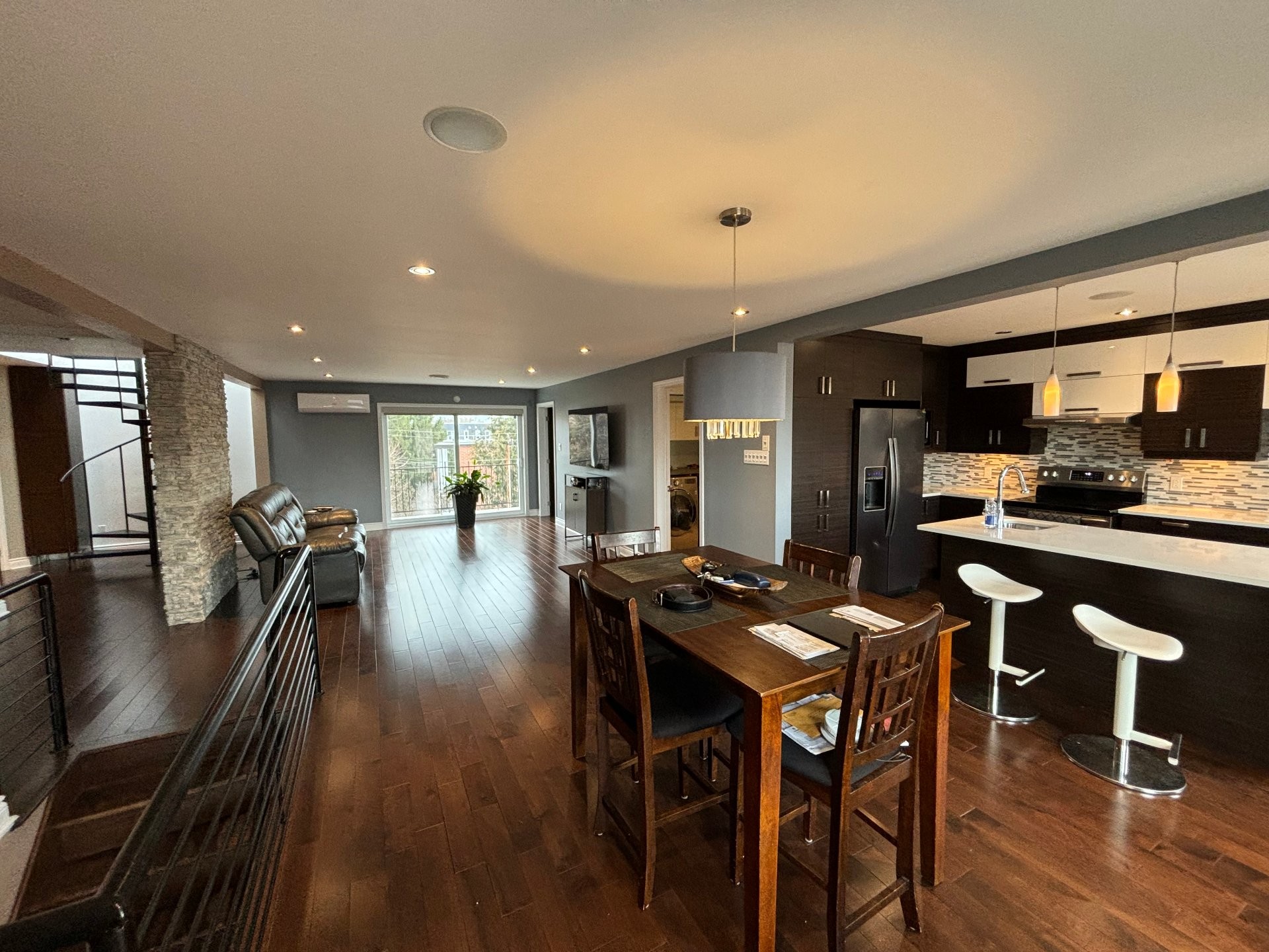 









1265

 - 1275


Rue William-MacDonald

,
Montréal (Lachine),




QC
H8S2A3

