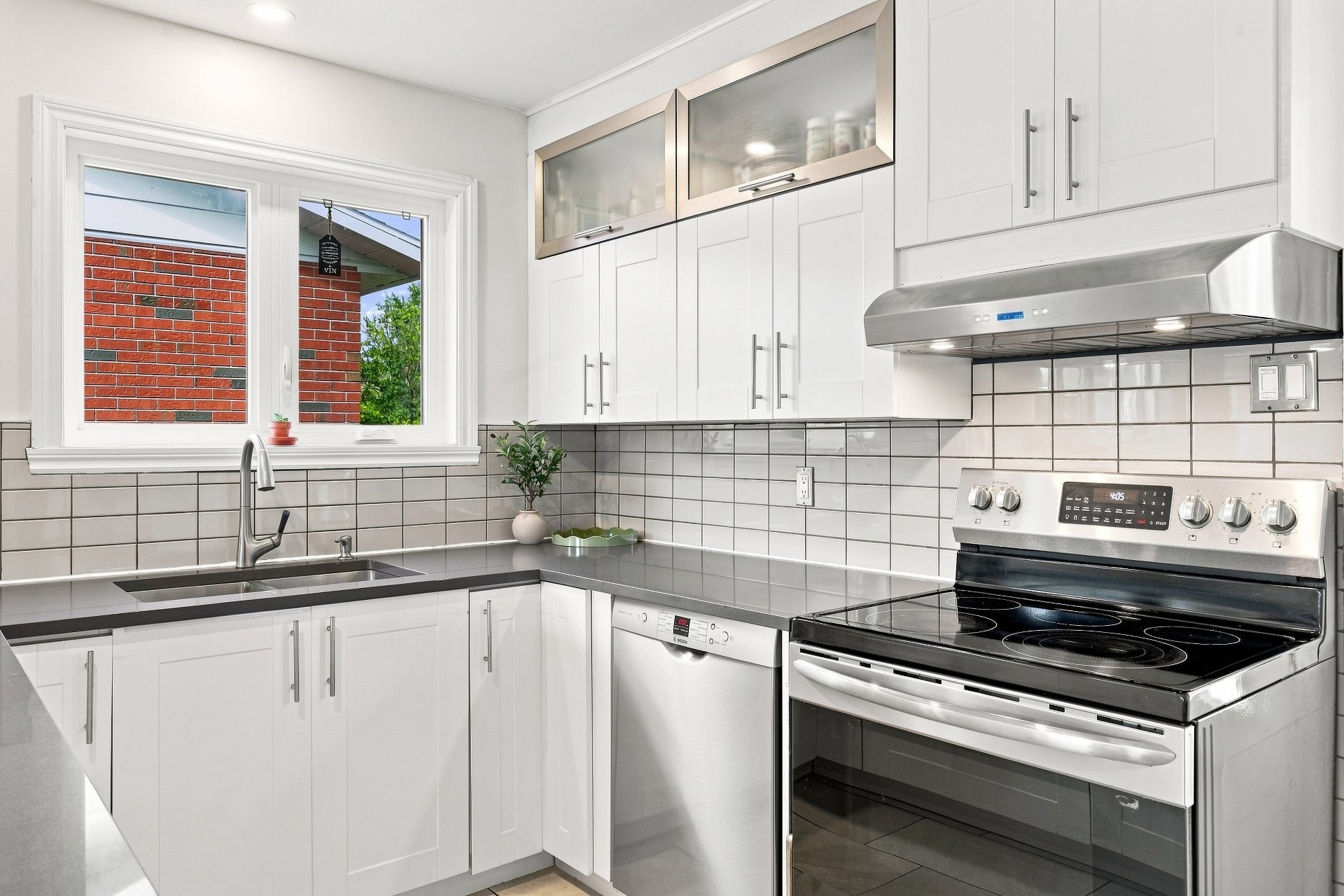 









2735


Rue Cornwall

,
Longueuil (Saint-Hubert),




QC
J3Y5G3


