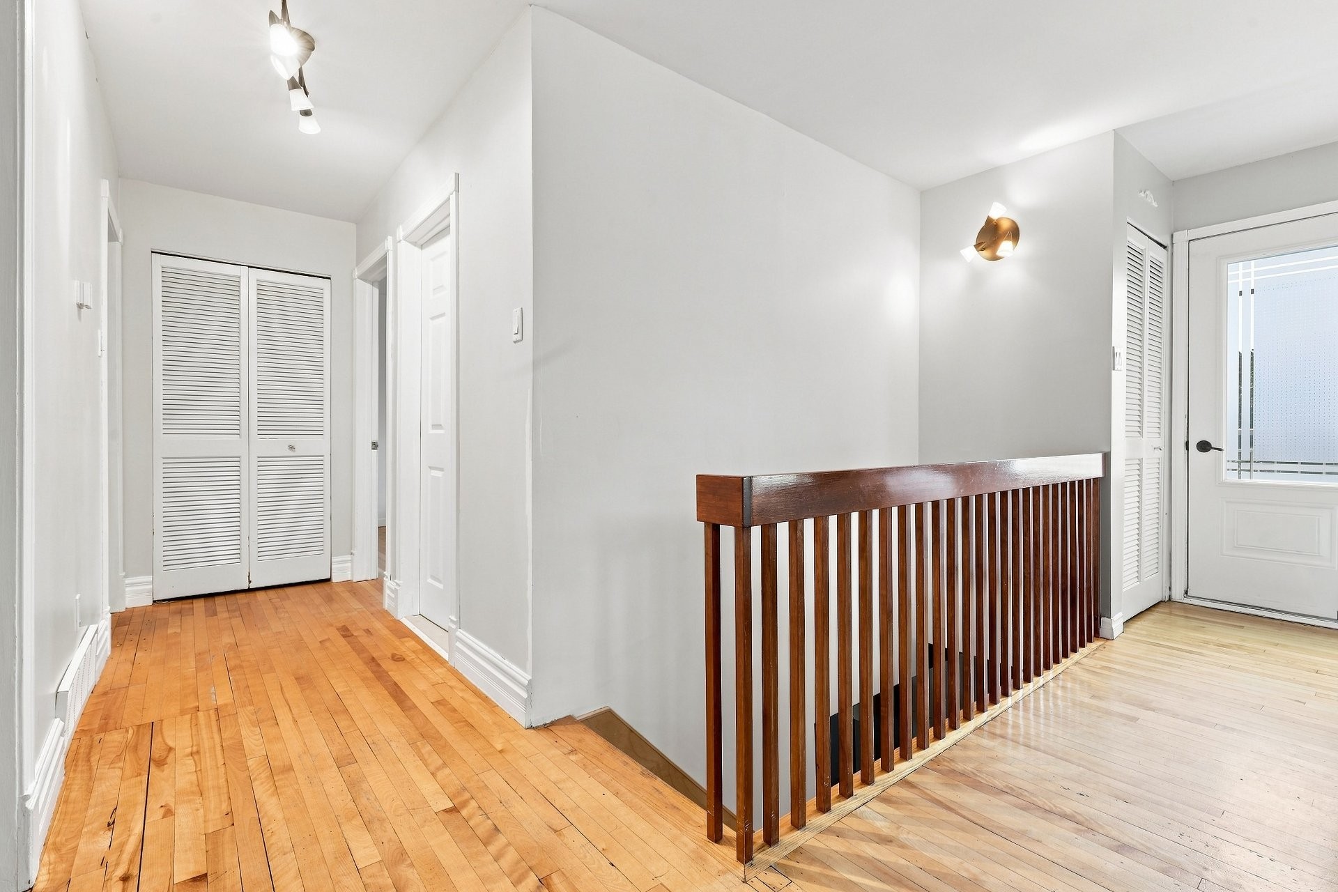 









2735


Rue Cornwall

,
Longueuil (Saint-Hubert),




QC
J3Y5G3

