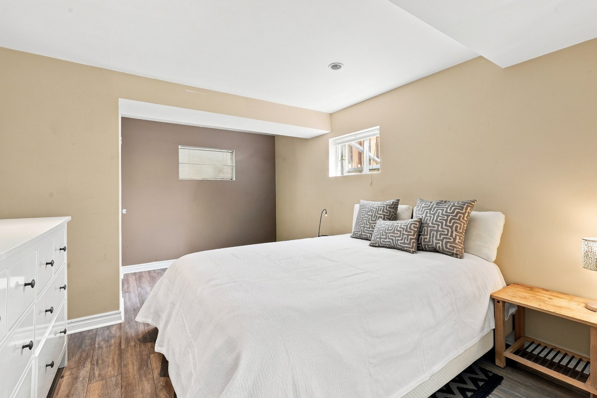 









2735


Rue Cornwall

,
Longueuil (Saint-Hubert),




QC
J3Y5G3

