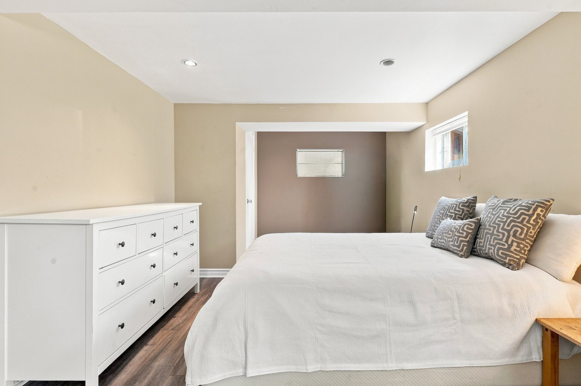 









2735


Rue Cornwall

,
Longueuil (Saint-Hubert),




QC
J3Y5G3

