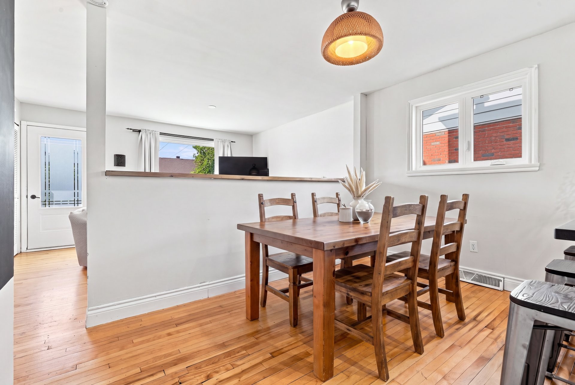 









2735


Rue Cornwall

,
Longueuil (Saint-Hubert),




QC
J3Y5G3

