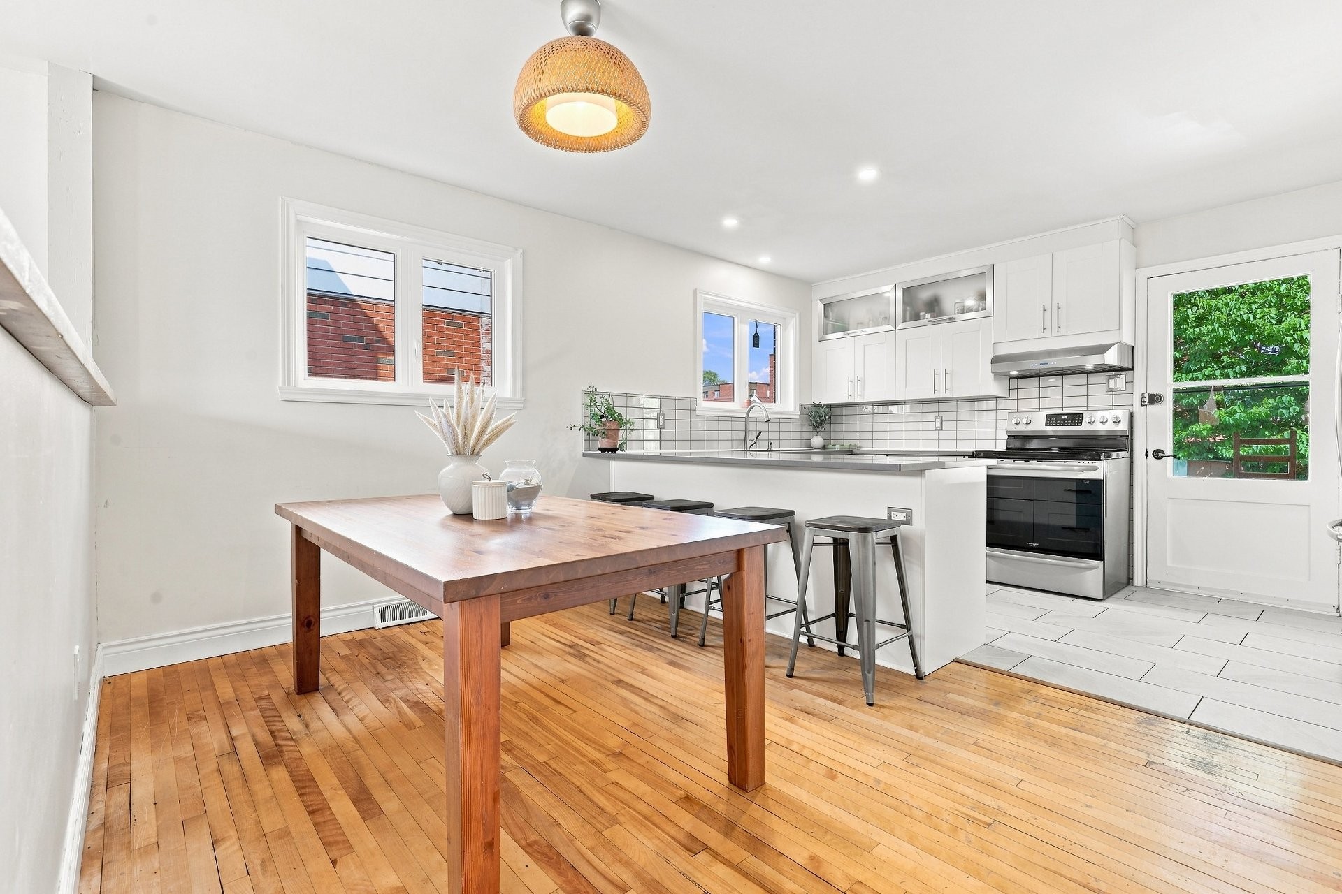 









2735


Rue Cornwall

,
Longueuil (Saint-Hubert),




QC
J3Y5G3

