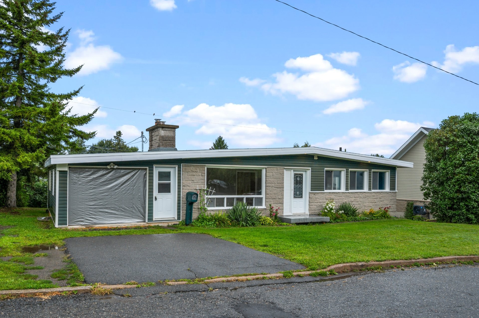 









104


Rue des Bolets

,
Lévis (Desjardins),




QC
G6V2H1

