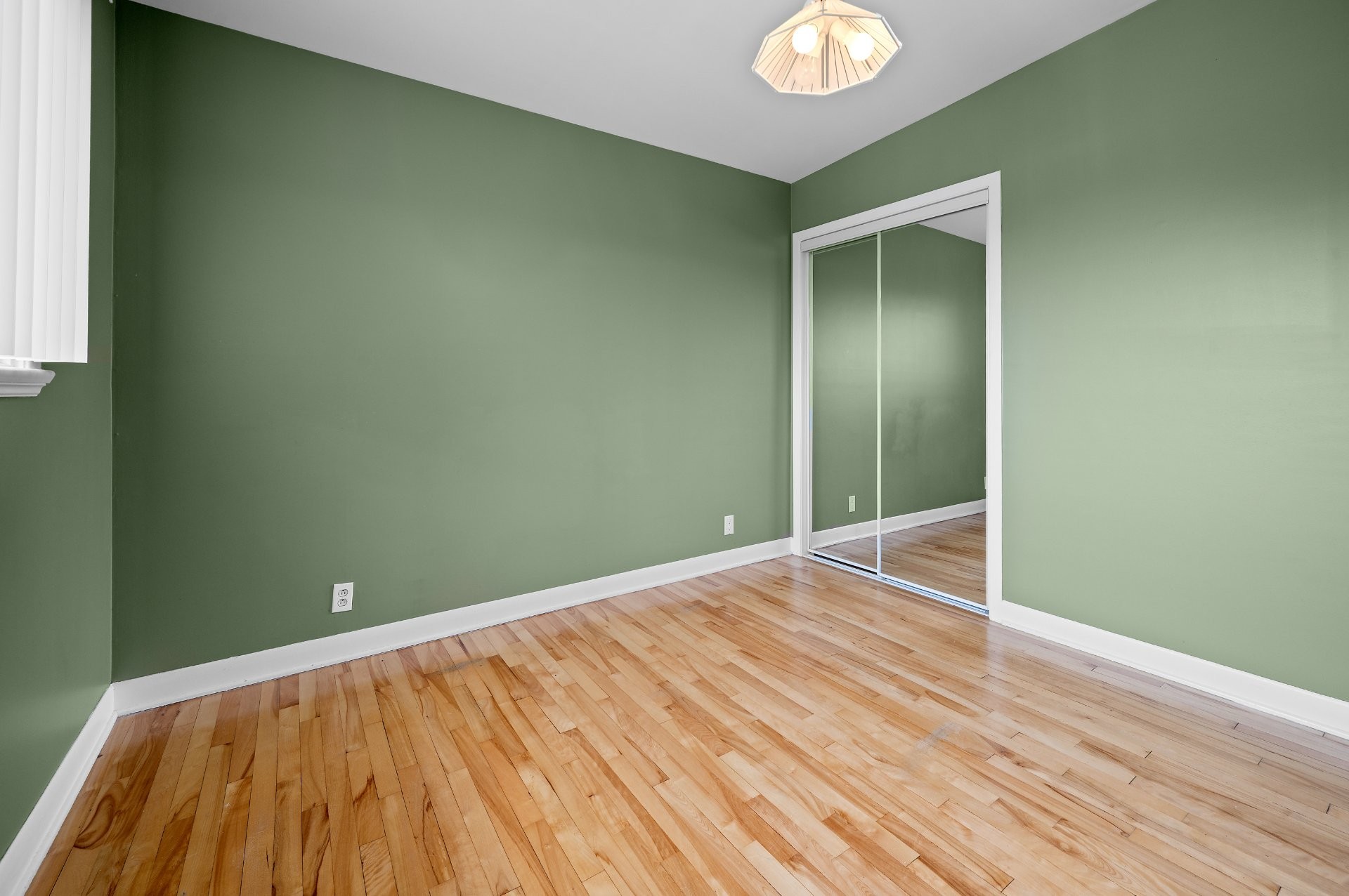 









104


Rue des Bolets

,
Lévis (Desjardins),




QC
G6V2H1

