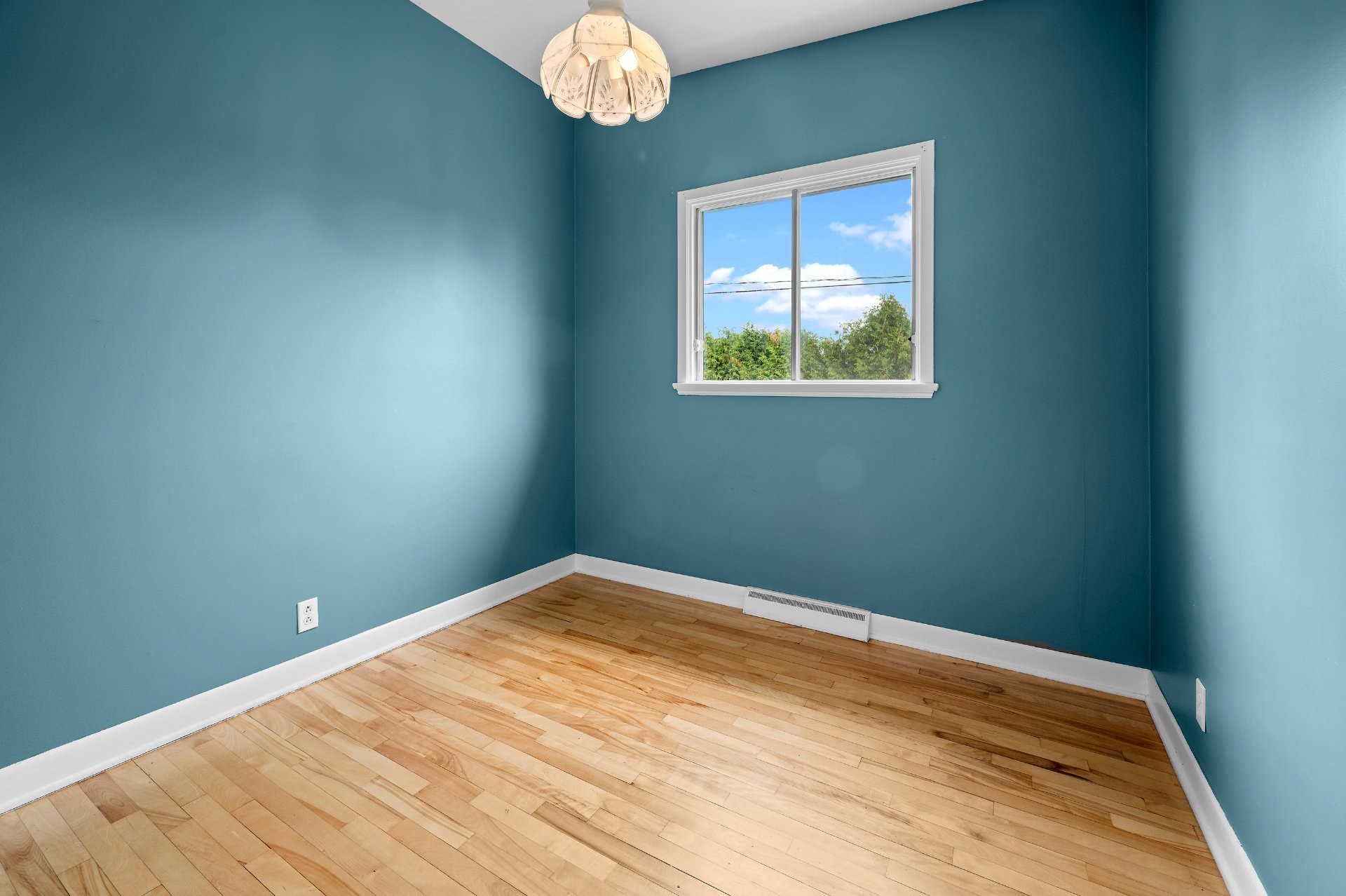 









104


Rue des Bolets

,
Lévis (Desjardins),




QC
G6V2H1

