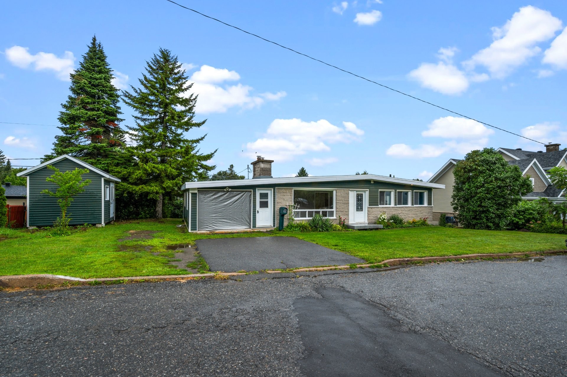 









104


Rue des Bolets

,
Lévis (Desjardins),




QC
G6V2H1

