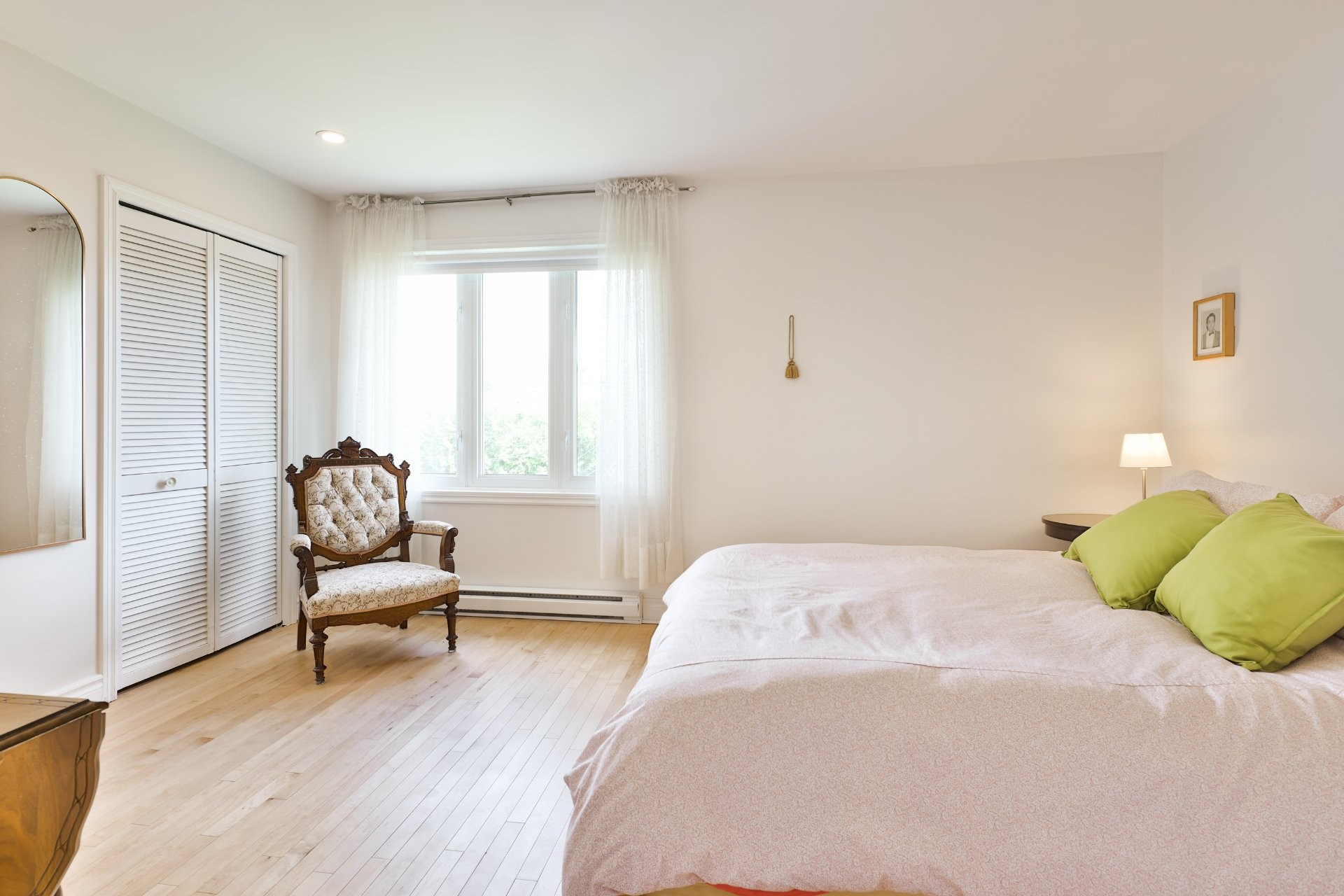 









1323


Boul. Jolibourg

,
Laval (Sainte-Dorothée),




QC
H7Y1W8

