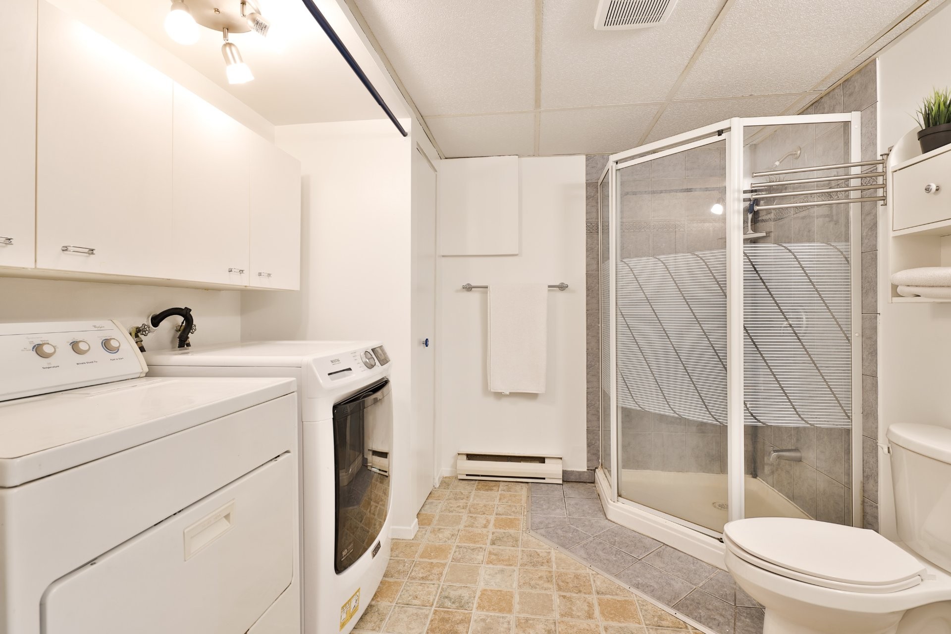 









1323


Boul. Jolibourg

,
Laval (Sainte-Dorothée),




QC
H7Y1W8

