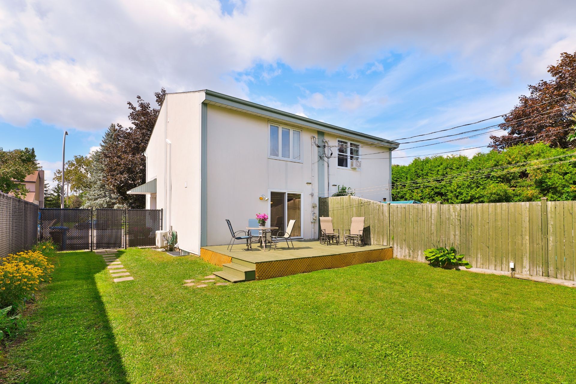 









1323


Boul. Jolibourg

,
Laval (Sainte-Dorothée),




QC
H7Y1W8

