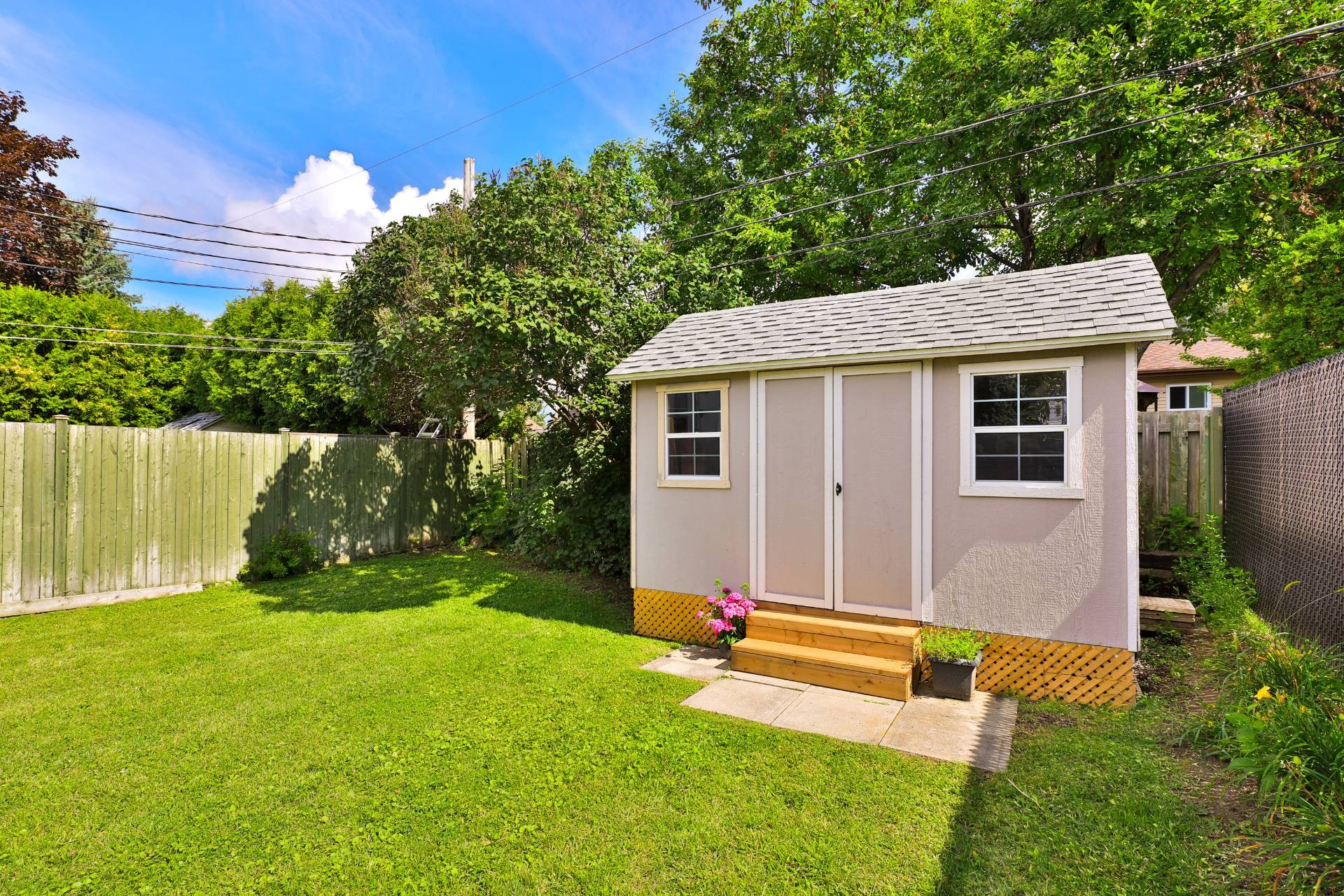









1323


Boul. Jolibourg

,
Laval (Sainte-Dorothée),




QC
H7Y1W8

