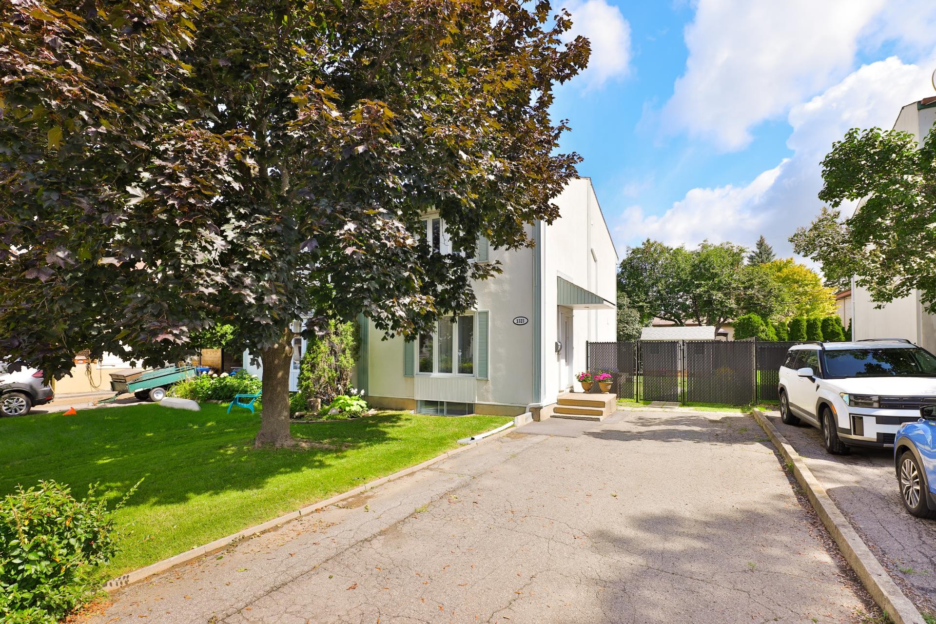









1323


Boul. Jolibourg

,
Laval (Sainte-Dorothée),




QC
H7Y1W8

