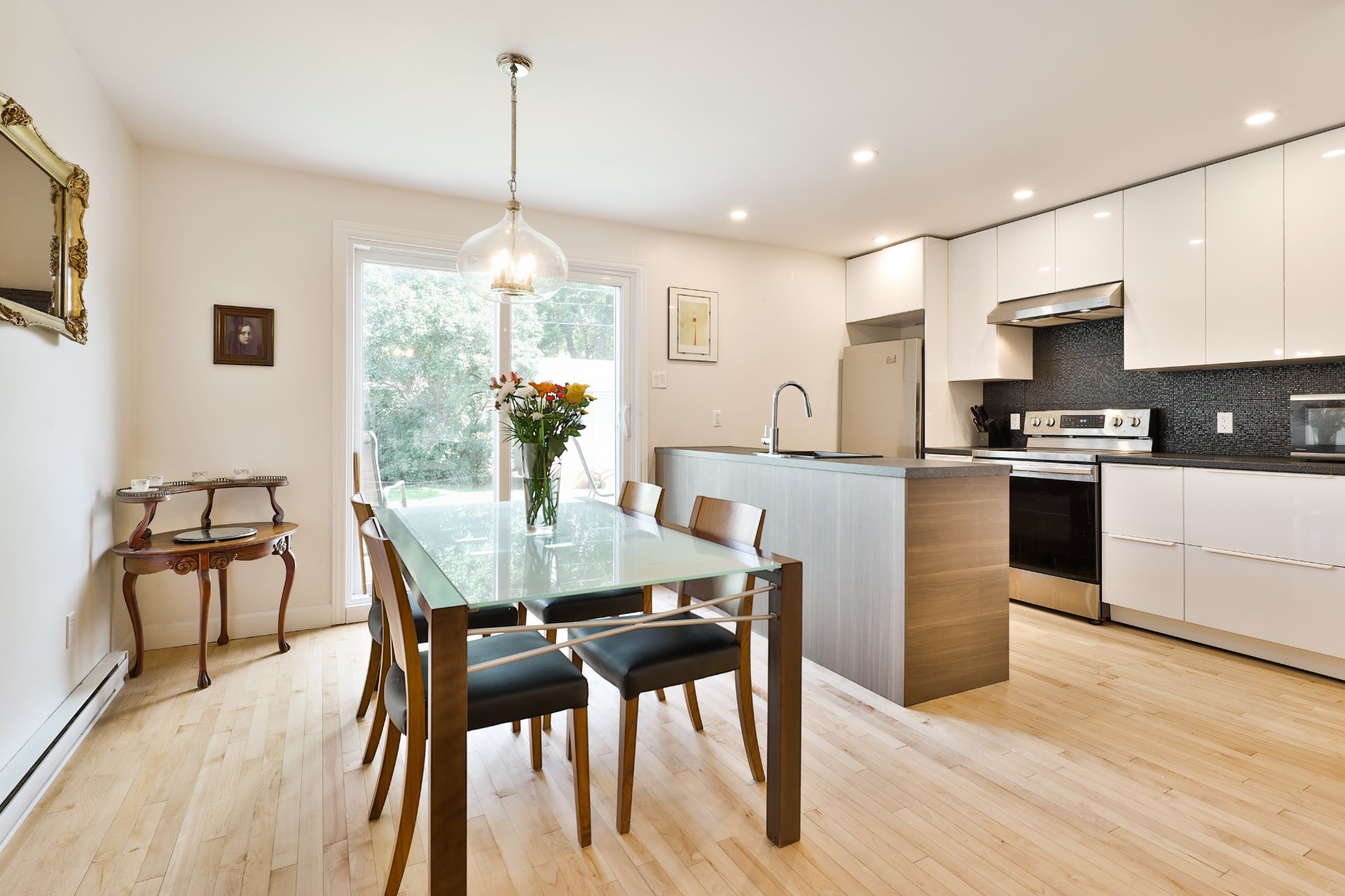 









1323


Boul. Jolibourg

,
Laval (Sainte-Dorothée),




QC
H7Y1W8

